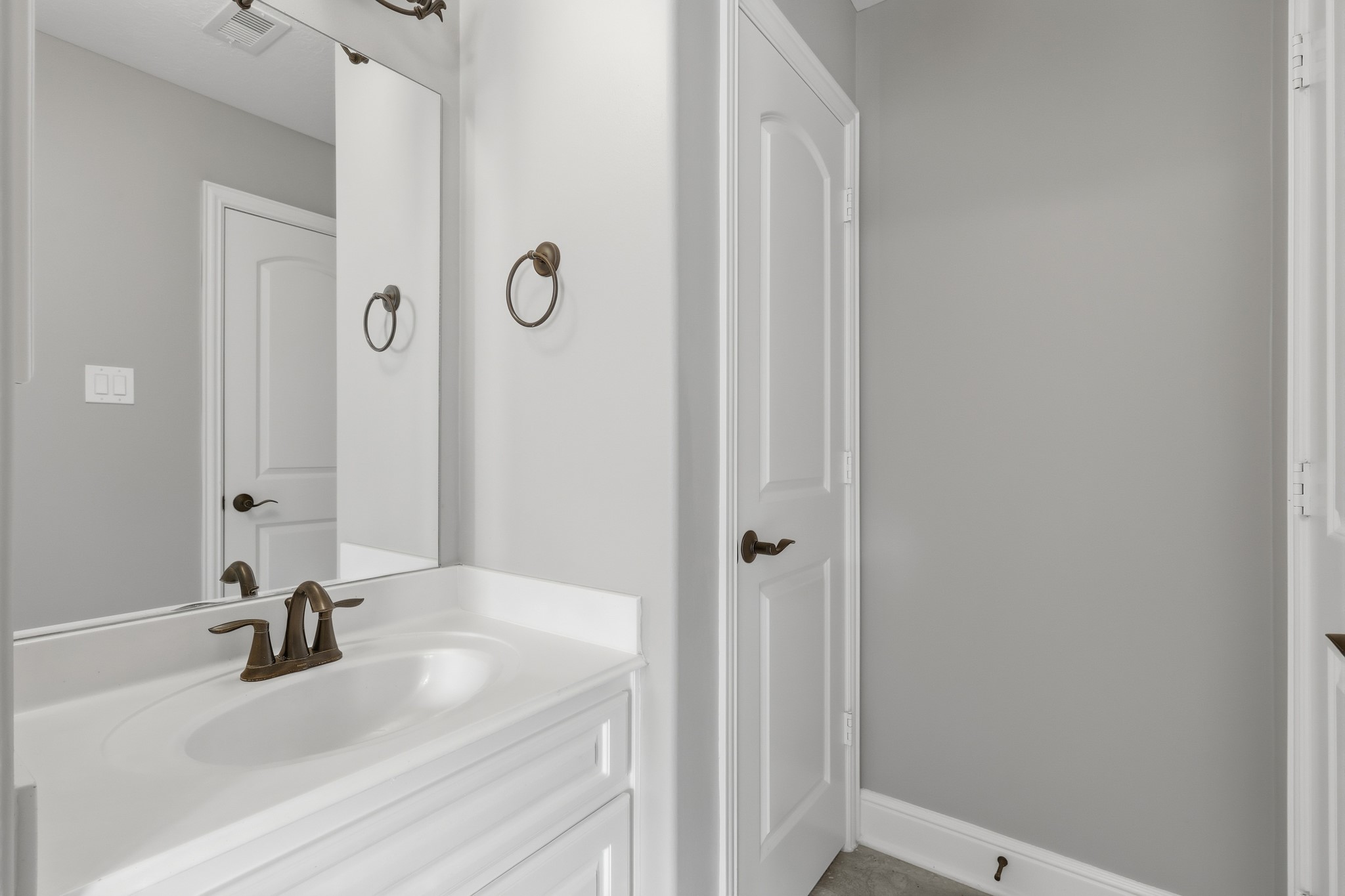 18415 Windsor Lakes Drive Property Photo 36