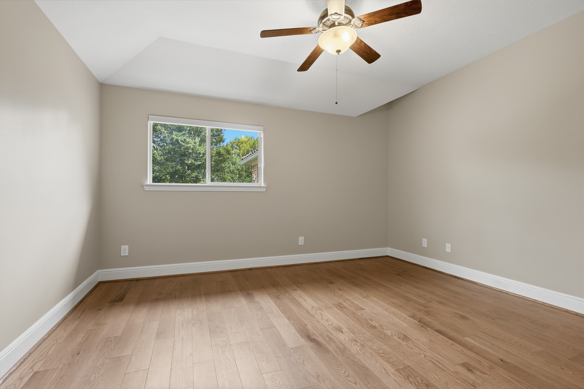 18415 Windsor Lakes Drive Property Photo 39