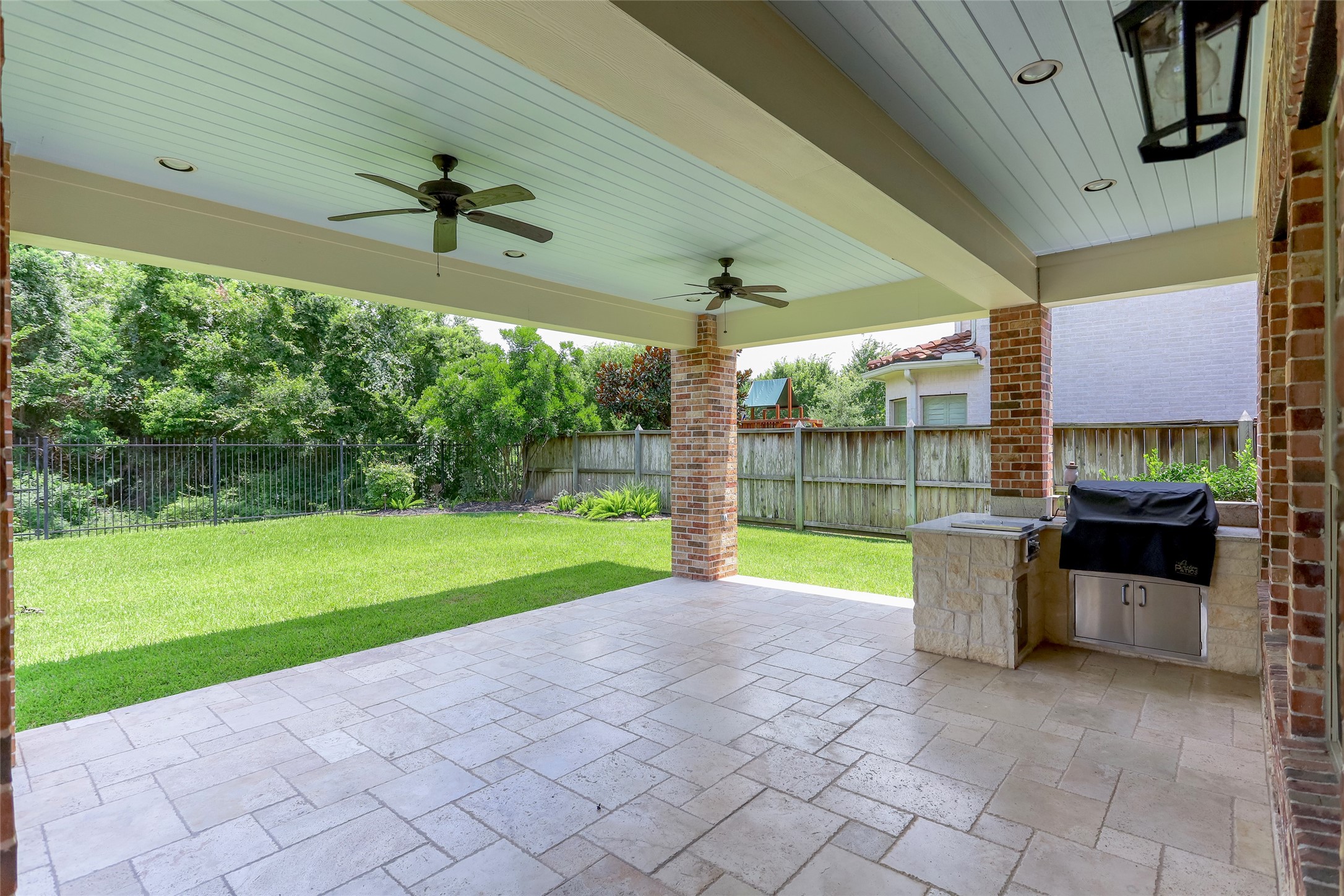 18415 Windsor Lakes Drive Property Photo 43