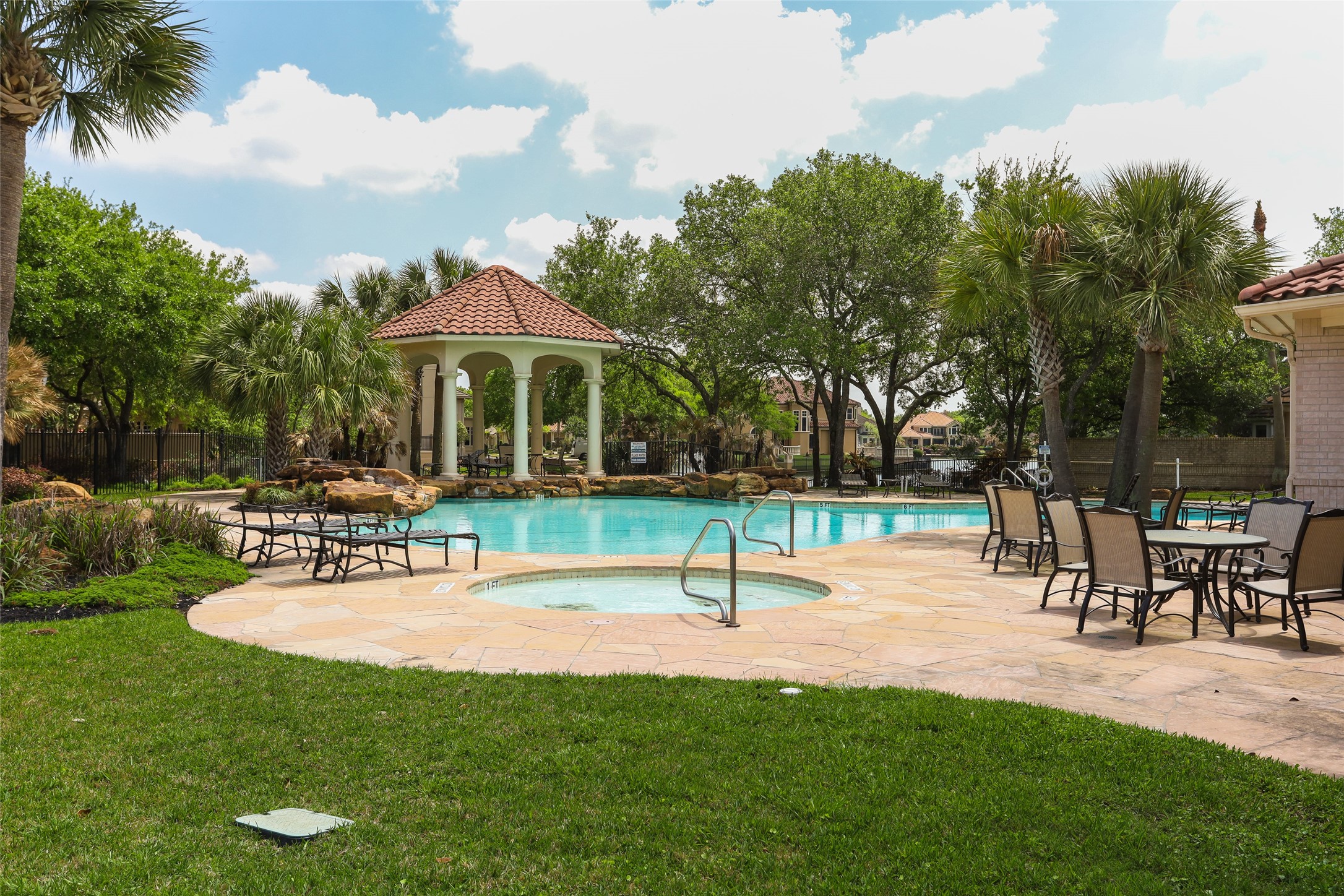 18415 Windsor Lakes Drive Property Photo 48