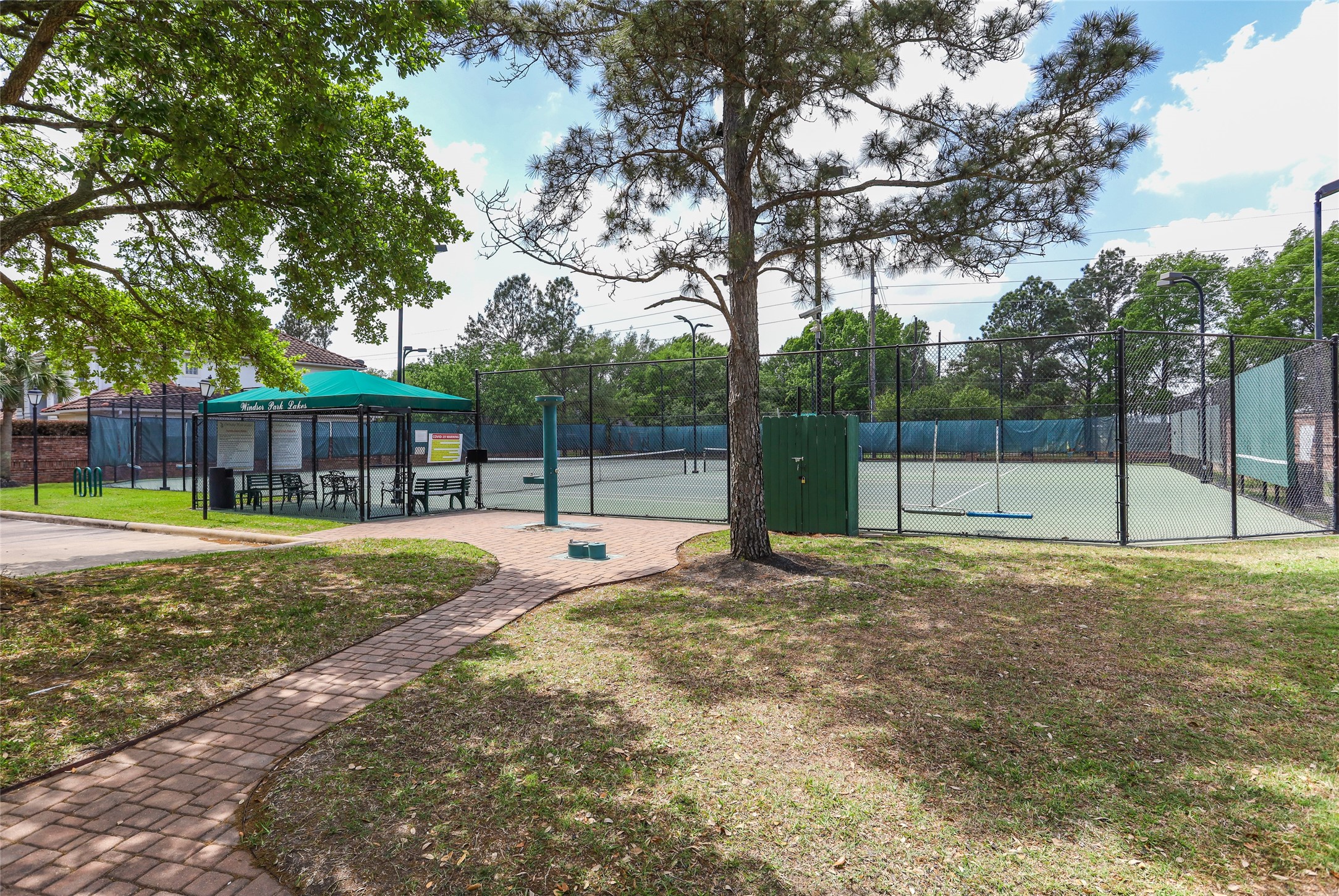 18415 Windsor Lakes Drive Property Photo 49