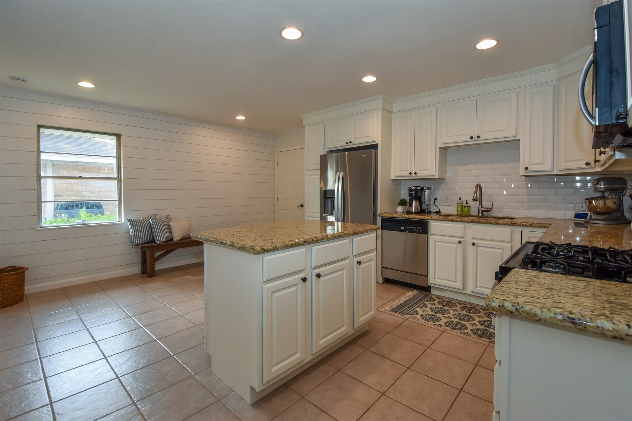 2110 Hewitt Drive Property Photo 16