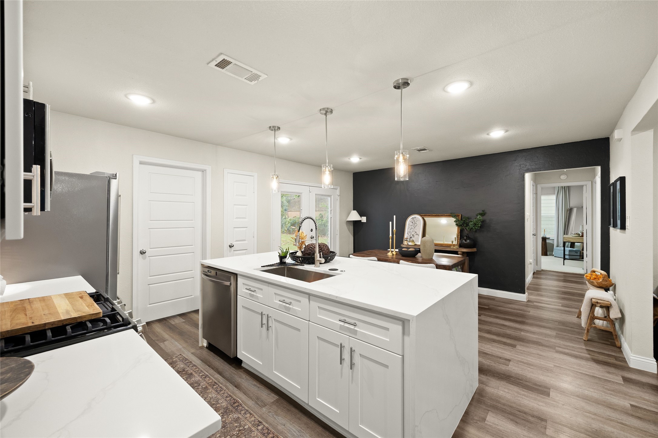 206 Edens Avenue Property Photo 8