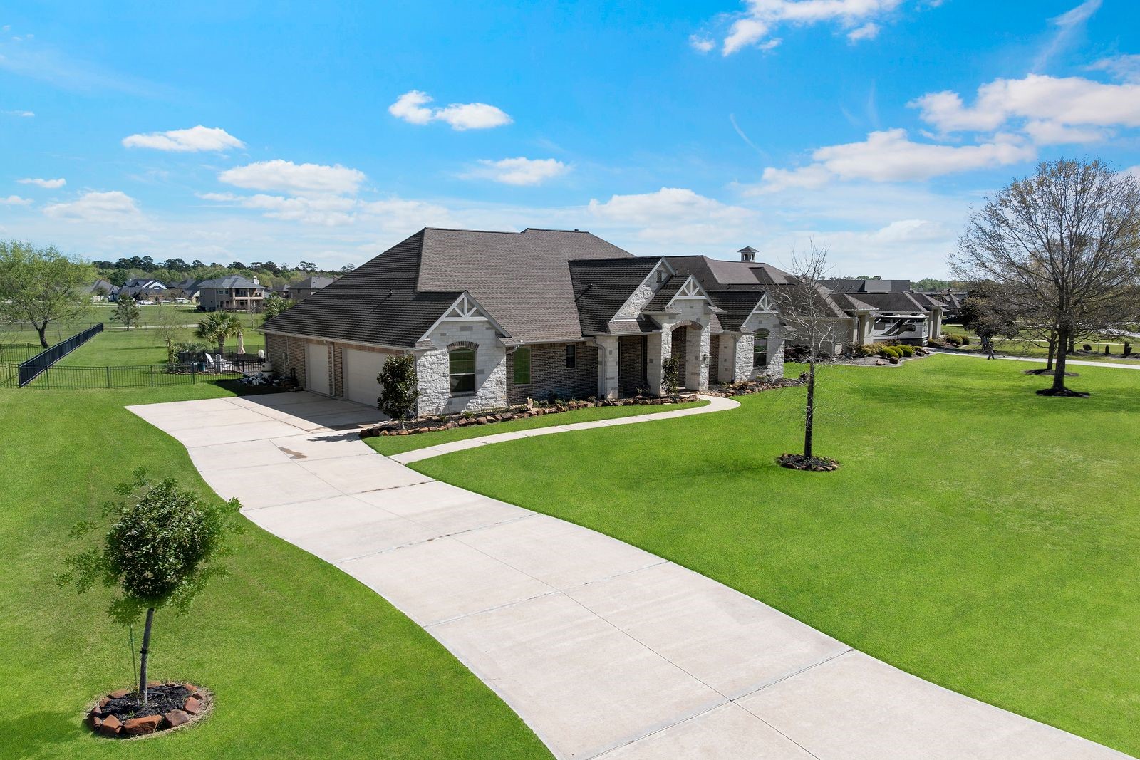 18819 Serene Water Drive Property Photo 3