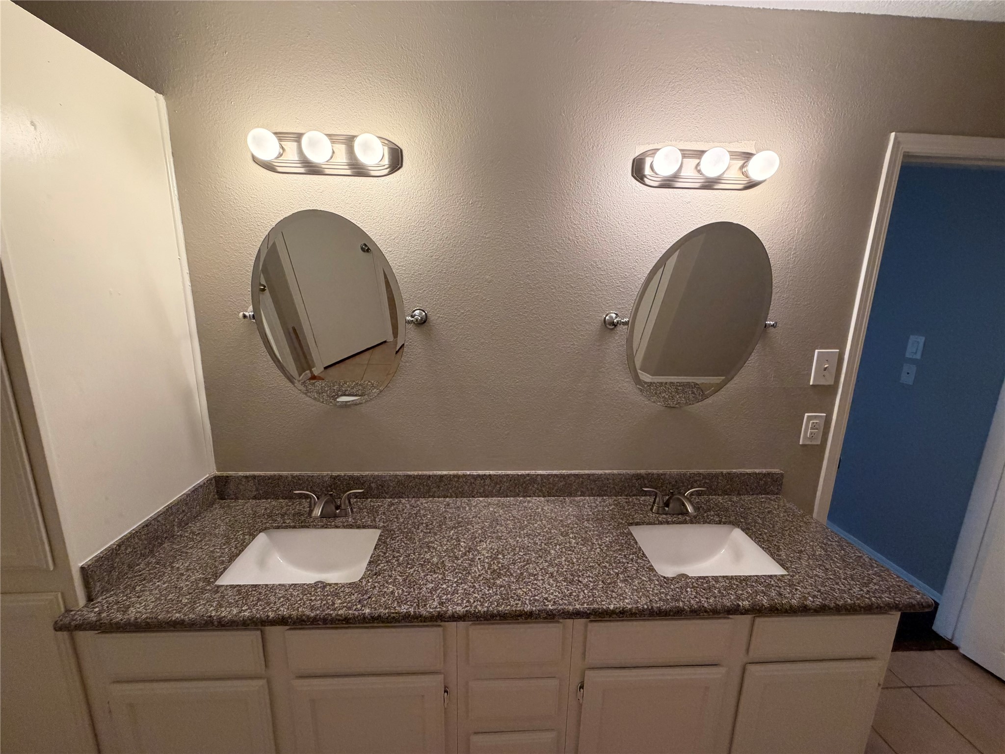 3227 Glade Springs Drive Property Photo 23