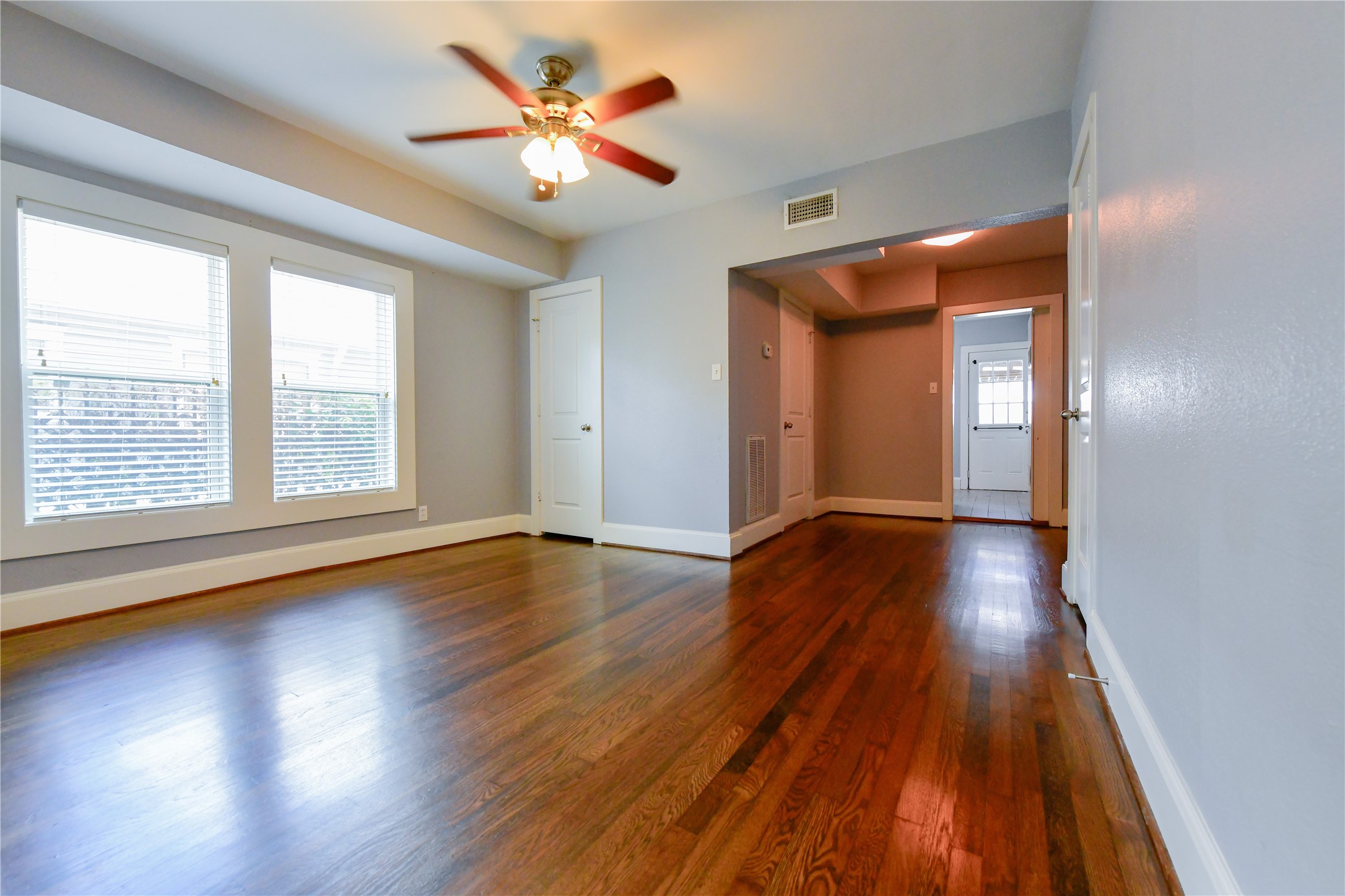 1011 E 6th 1/2 Street 3 Property Photo 6
