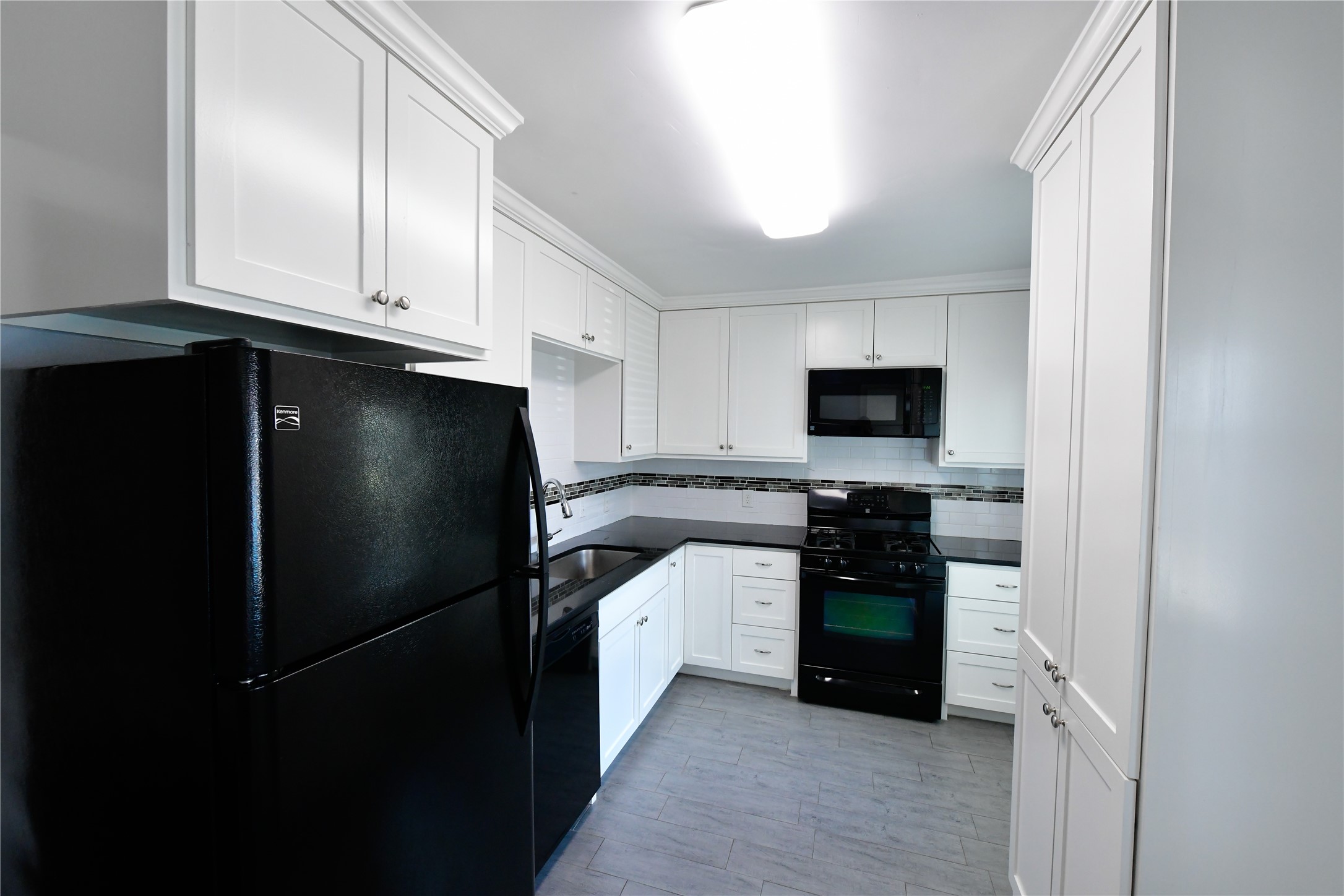 1011 E 6th 1/2 Street 3 Property Photo 8