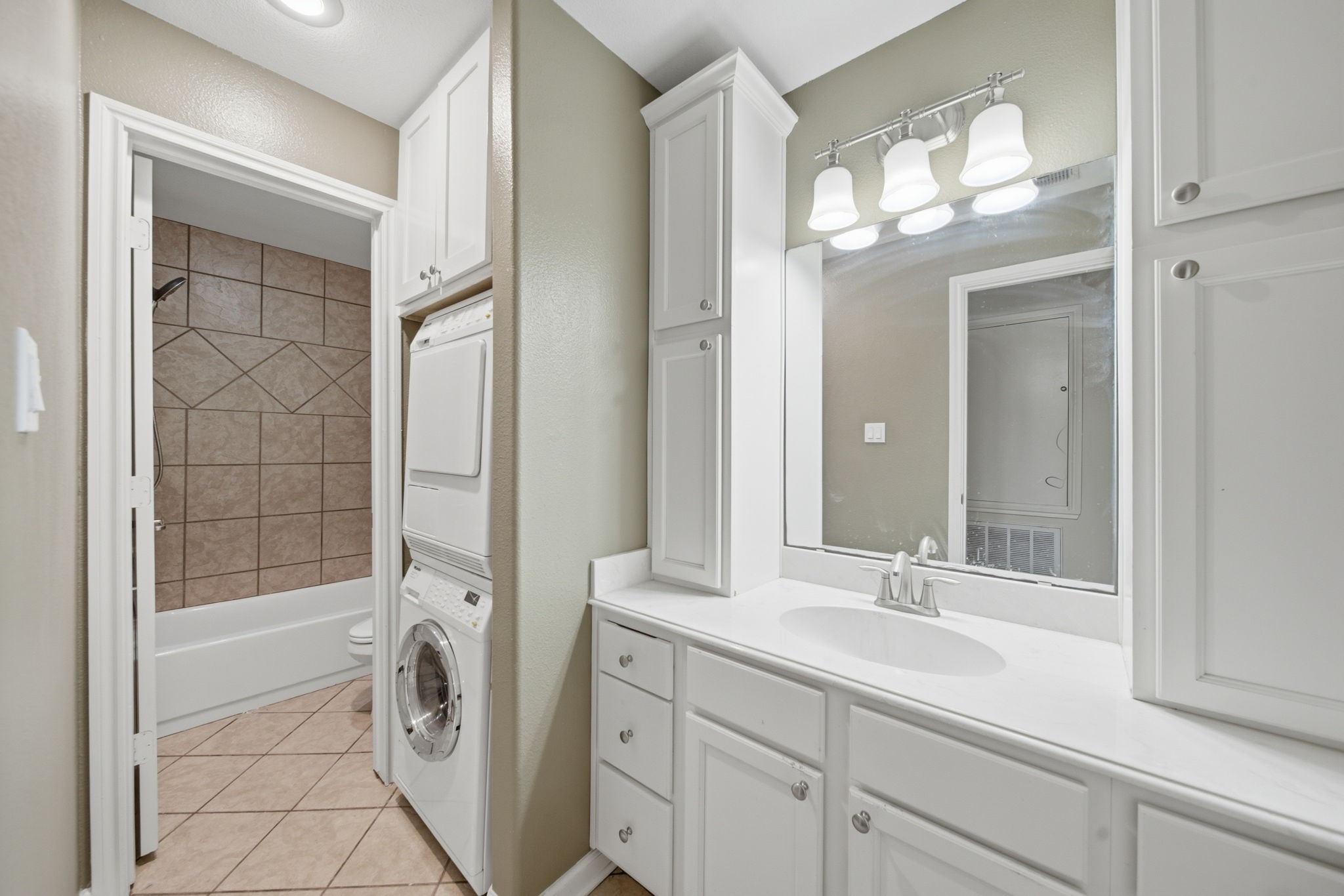 1100 Augusta Drive 77 Property Photo 15