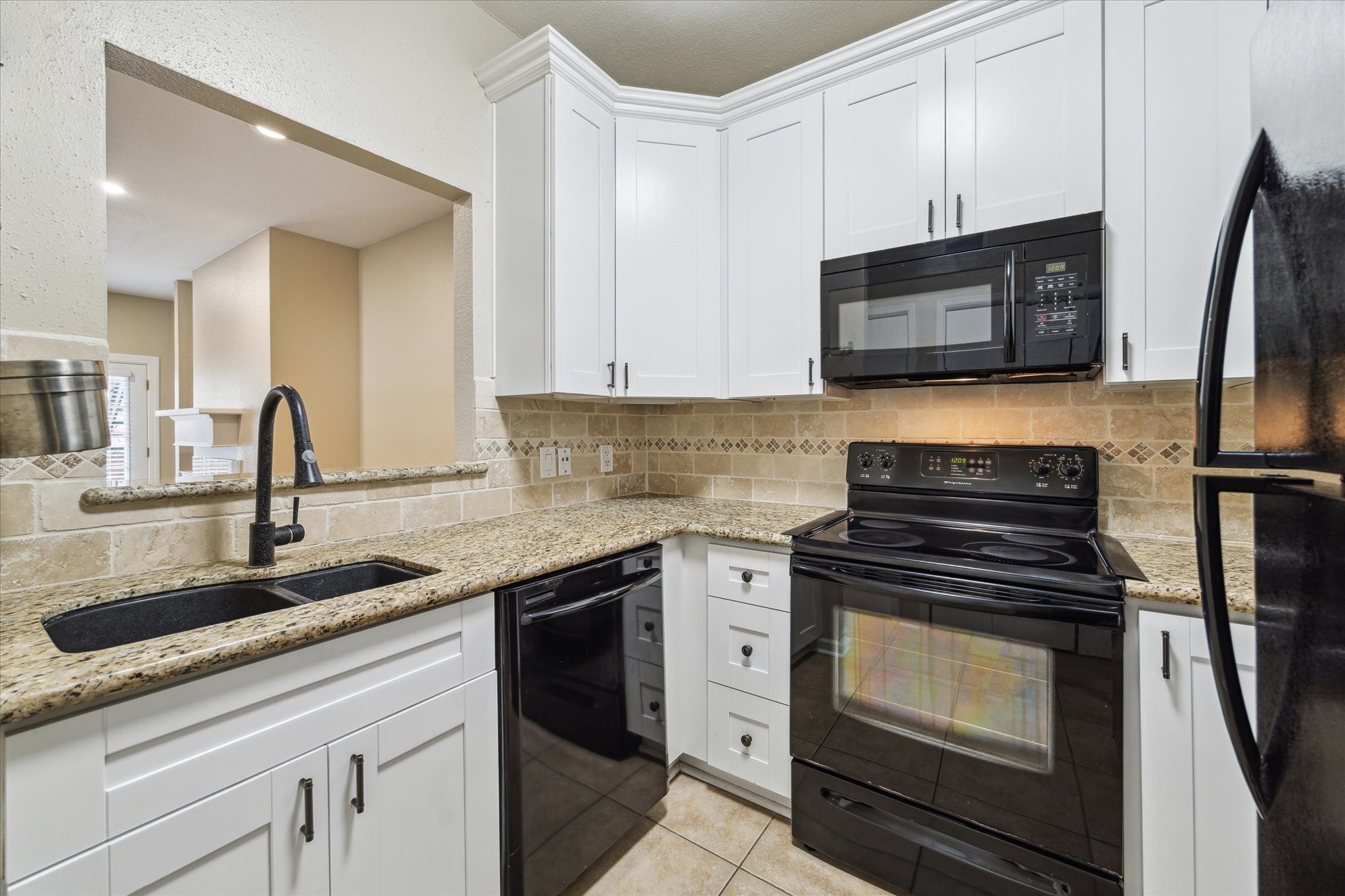 4901 Floyd Street 10 Property Photo 5