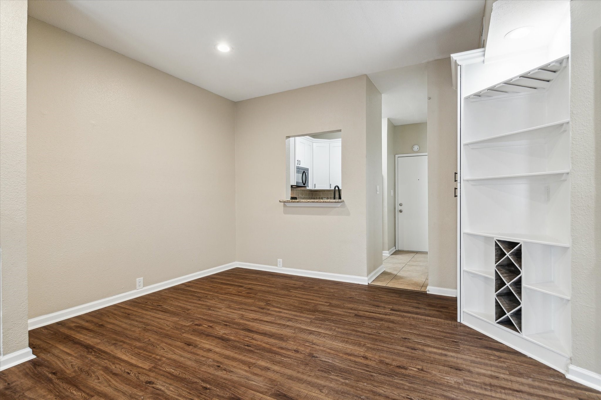 4901 Floyd Street 10 Property Photo 6