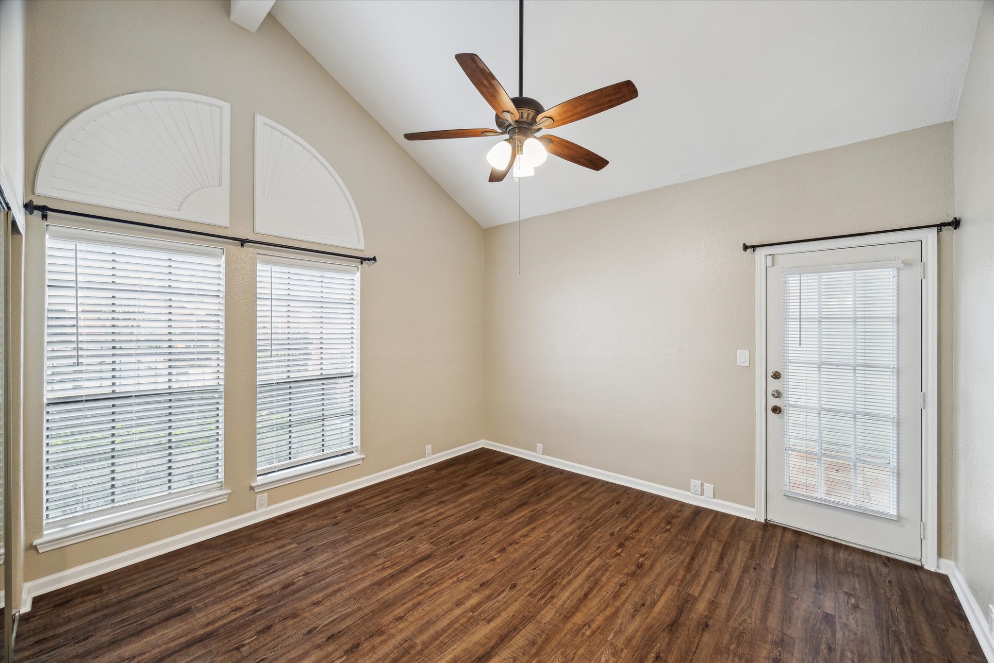 4901 Floyd Street 10 Property Photo 10