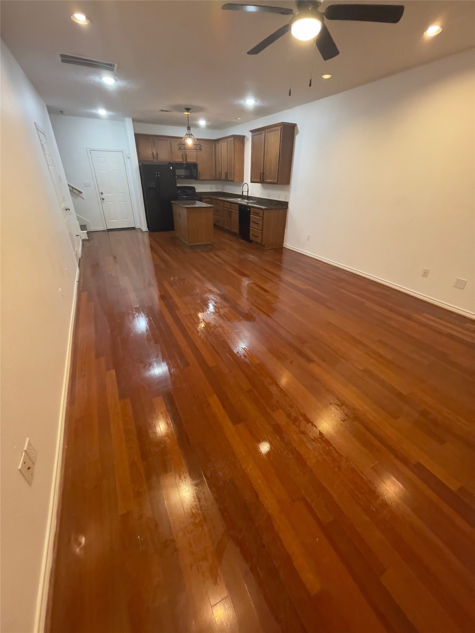 1815 Lewis Street Property Photo 5