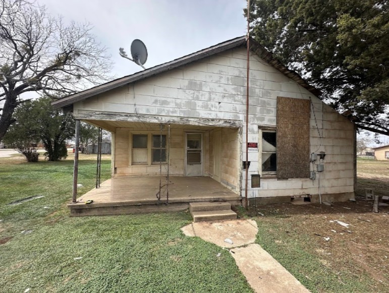 301 N Bois D Arc Street Property Photo