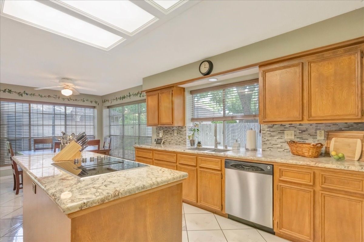 2031 Hillside Oak Lane Property Photo 8