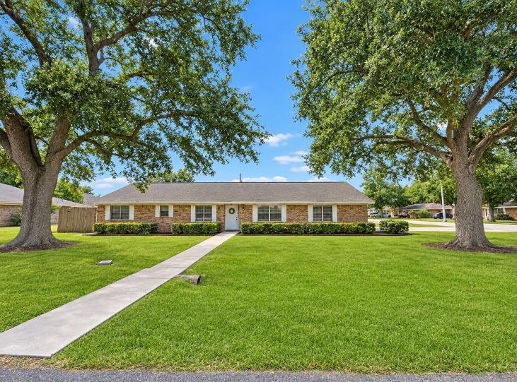 1000 Grove Street, Angleton Tx 77515 Property Photo 1
