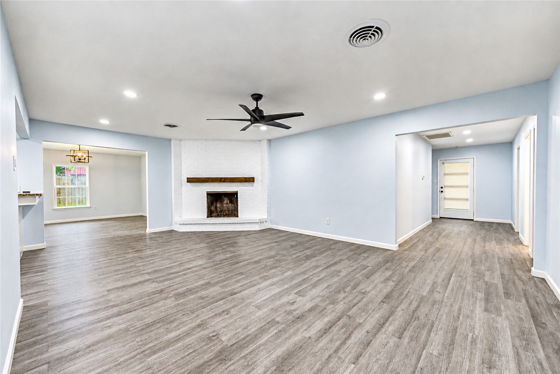 910 Cedar Lane Property Photo 3
