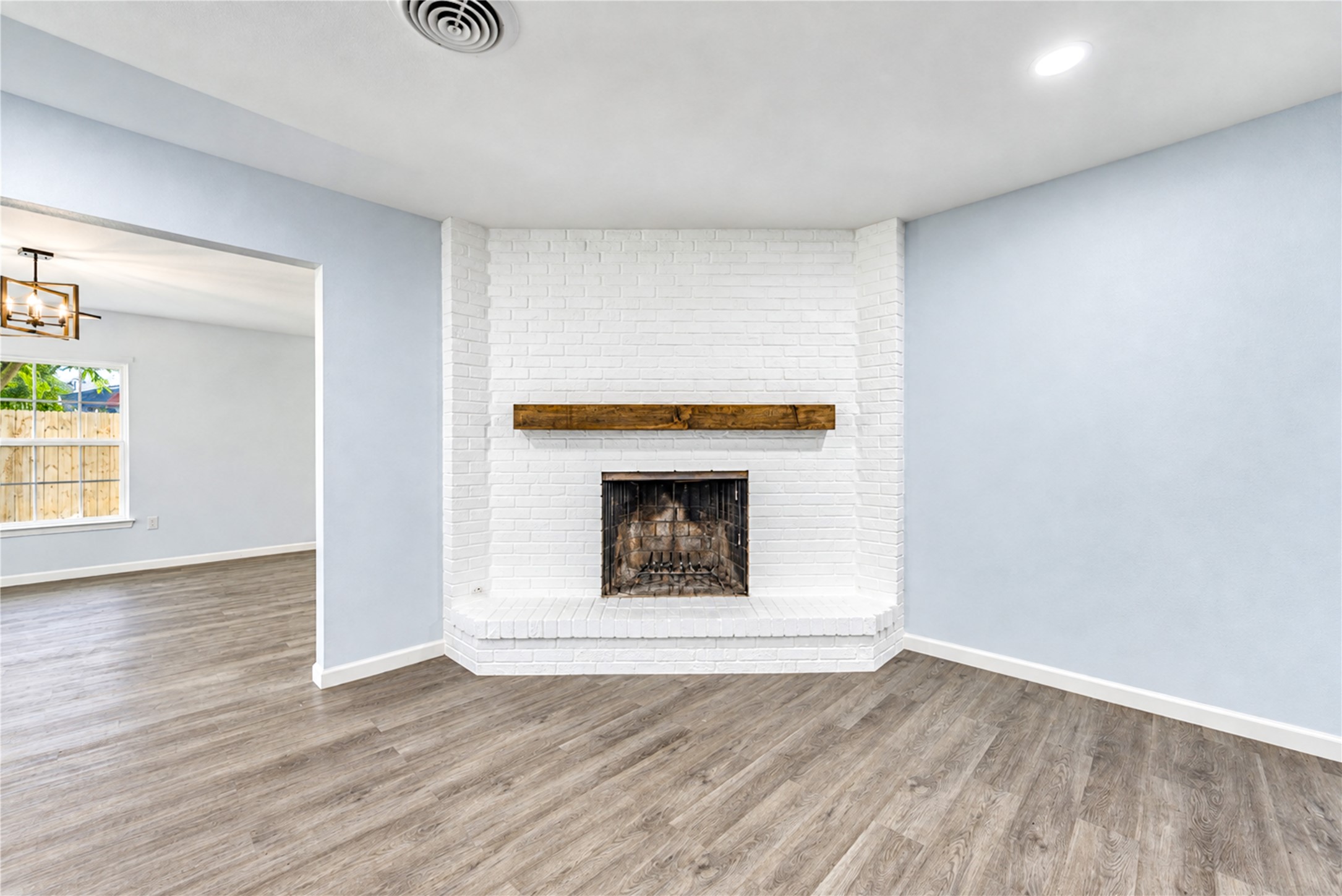910 Cedar Lane Property Photo 4
