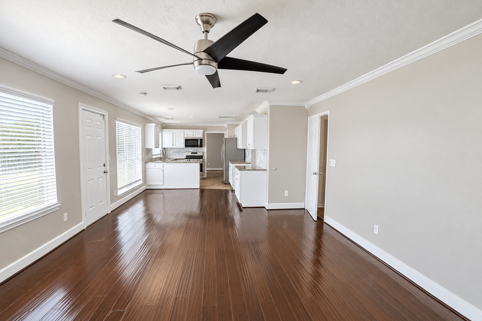 5006 Spring Branch Drive Property Photo 7