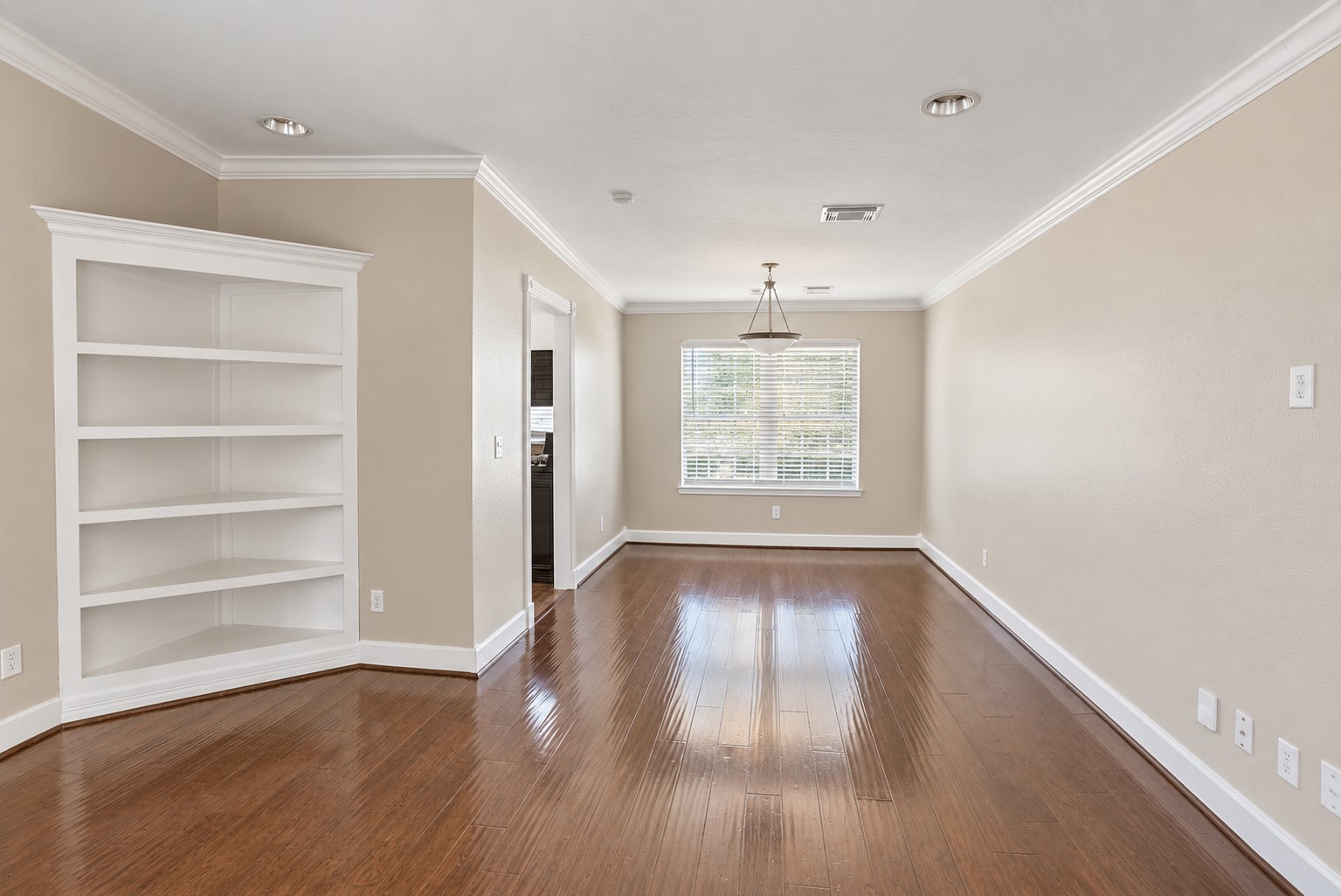 5006 Spring Branch Drive Property Photo 9