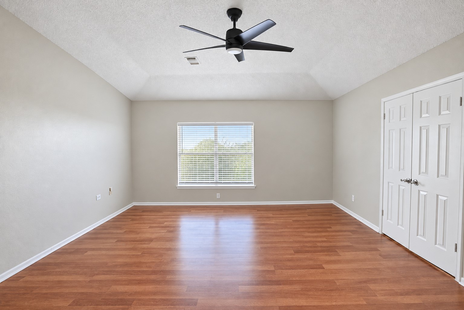 5006 Spring Branch Drive Property Photo 14