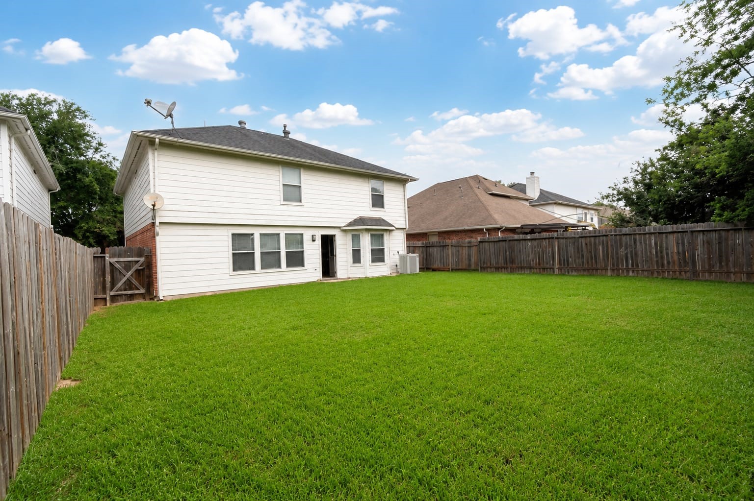 16127 Eaglewood Spring Ct Property Photo 8