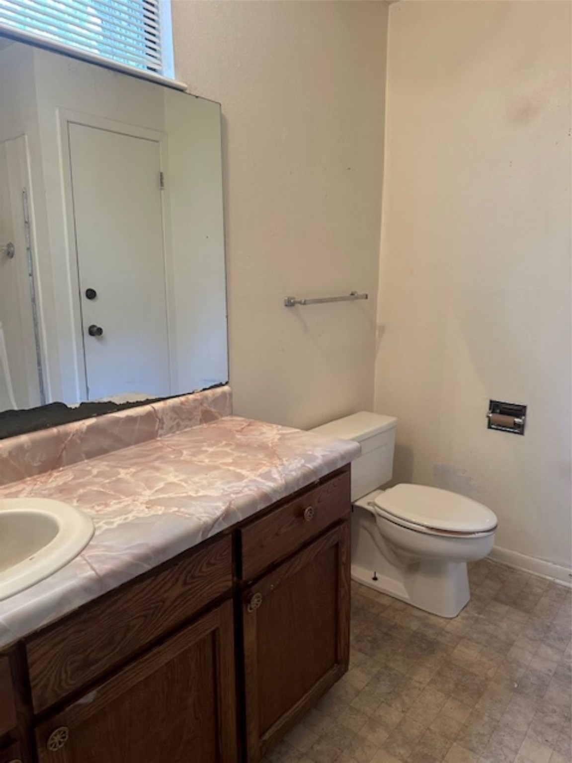 24476 Country Club Dr Property Photo 8