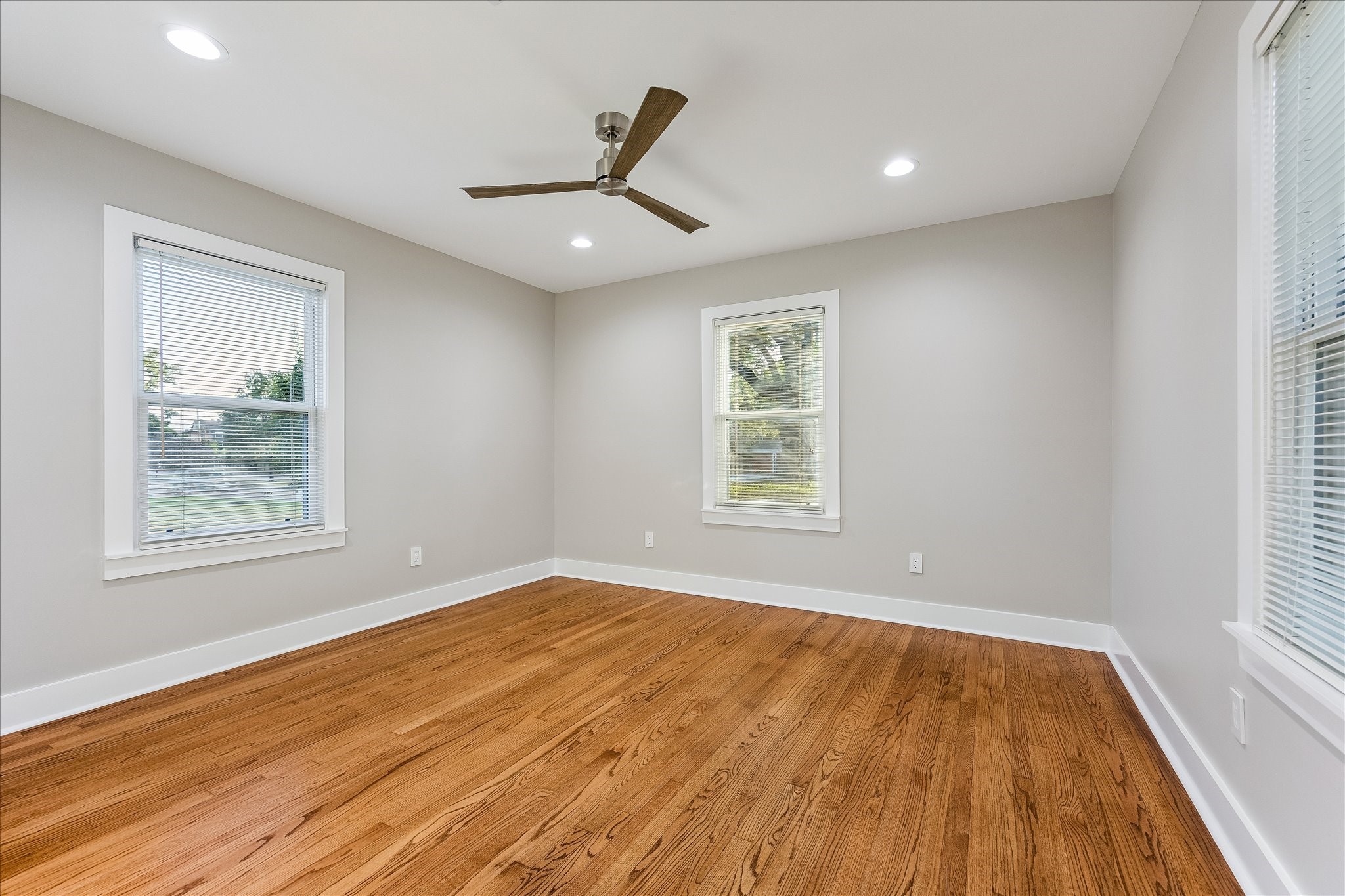 826 T C Jester Boulevard Property Photo 20