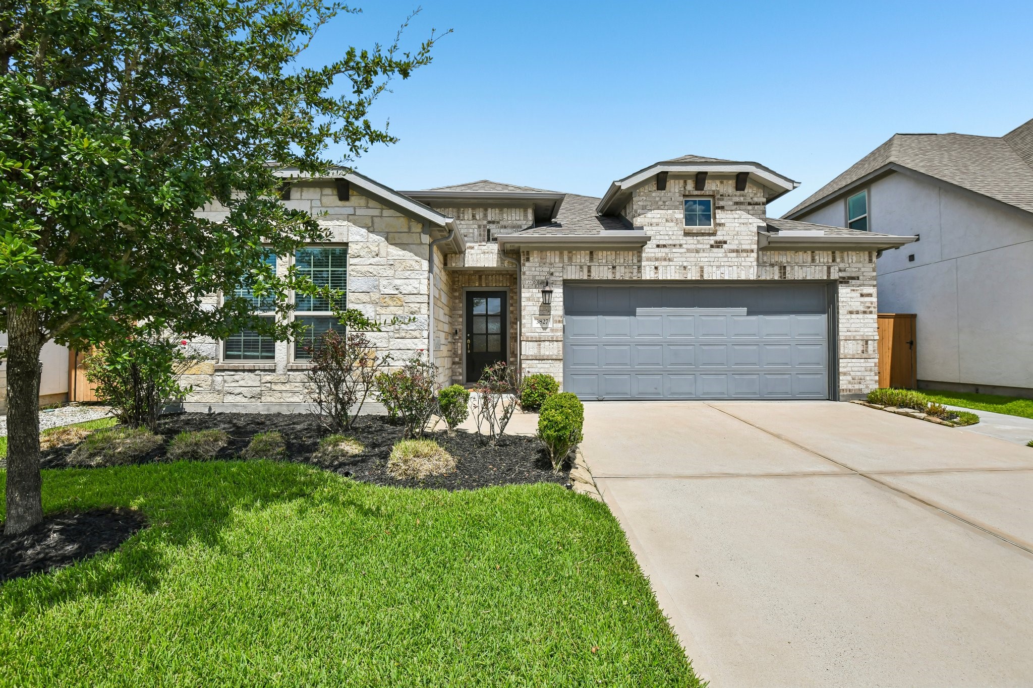 3827 Robinson Bend Drive Property Photo 1