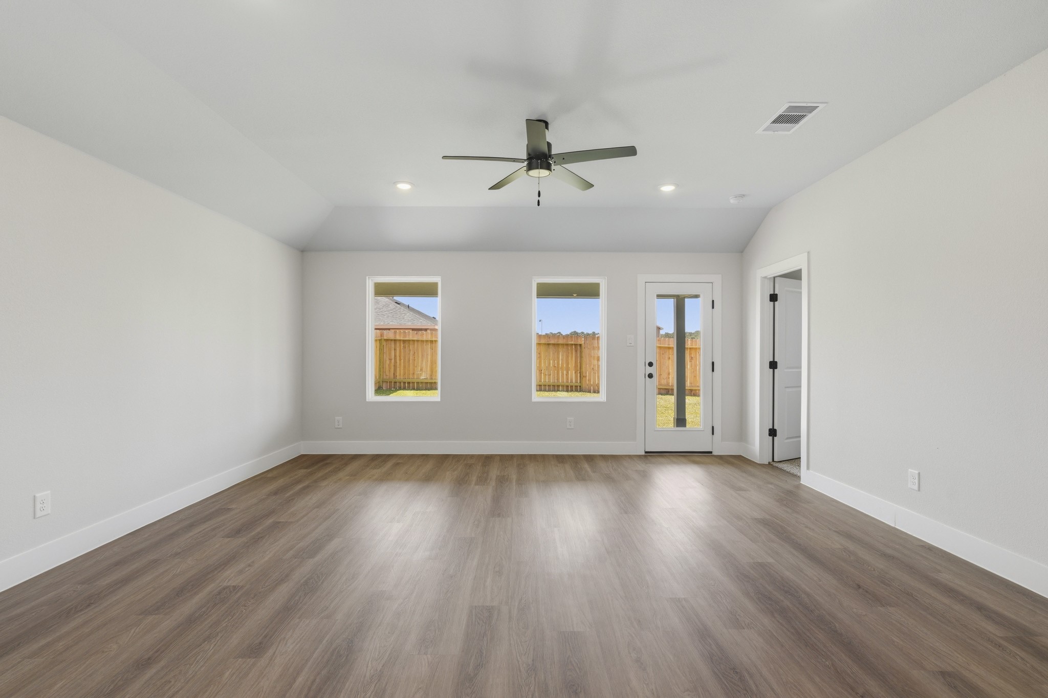 15912 Maybelle Street Property Photo 9