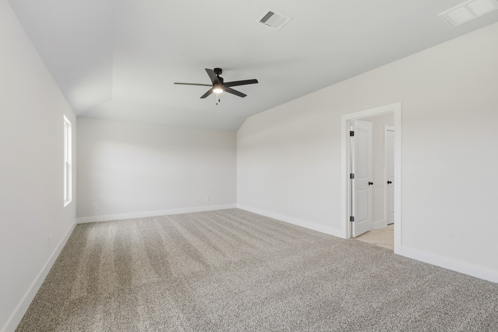 15912 Maybelle Street Property Photo 11