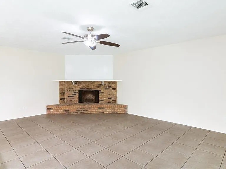 17519 Fieldglen Drive Property Photo 4