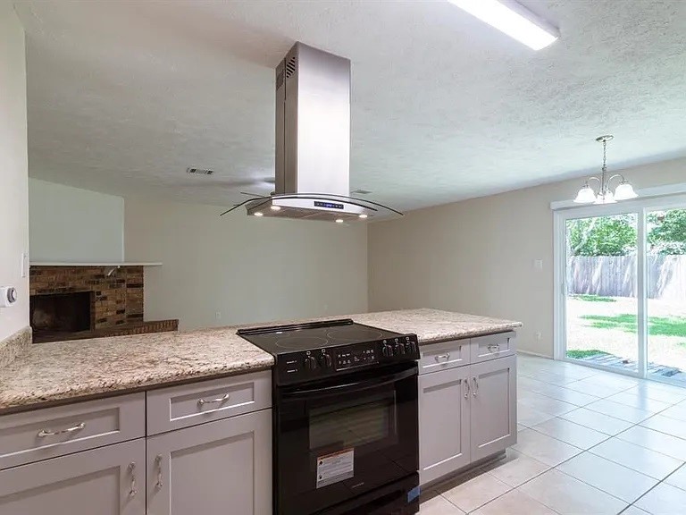 17519 Fieldglen Drive Property Photo 7