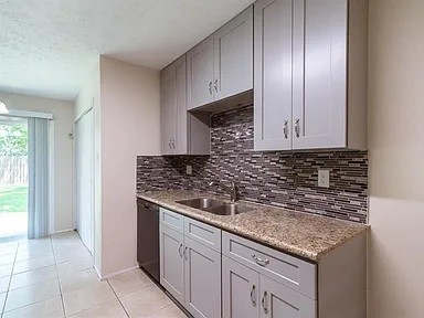 17519 Fieldglen Drive Property Photo 8