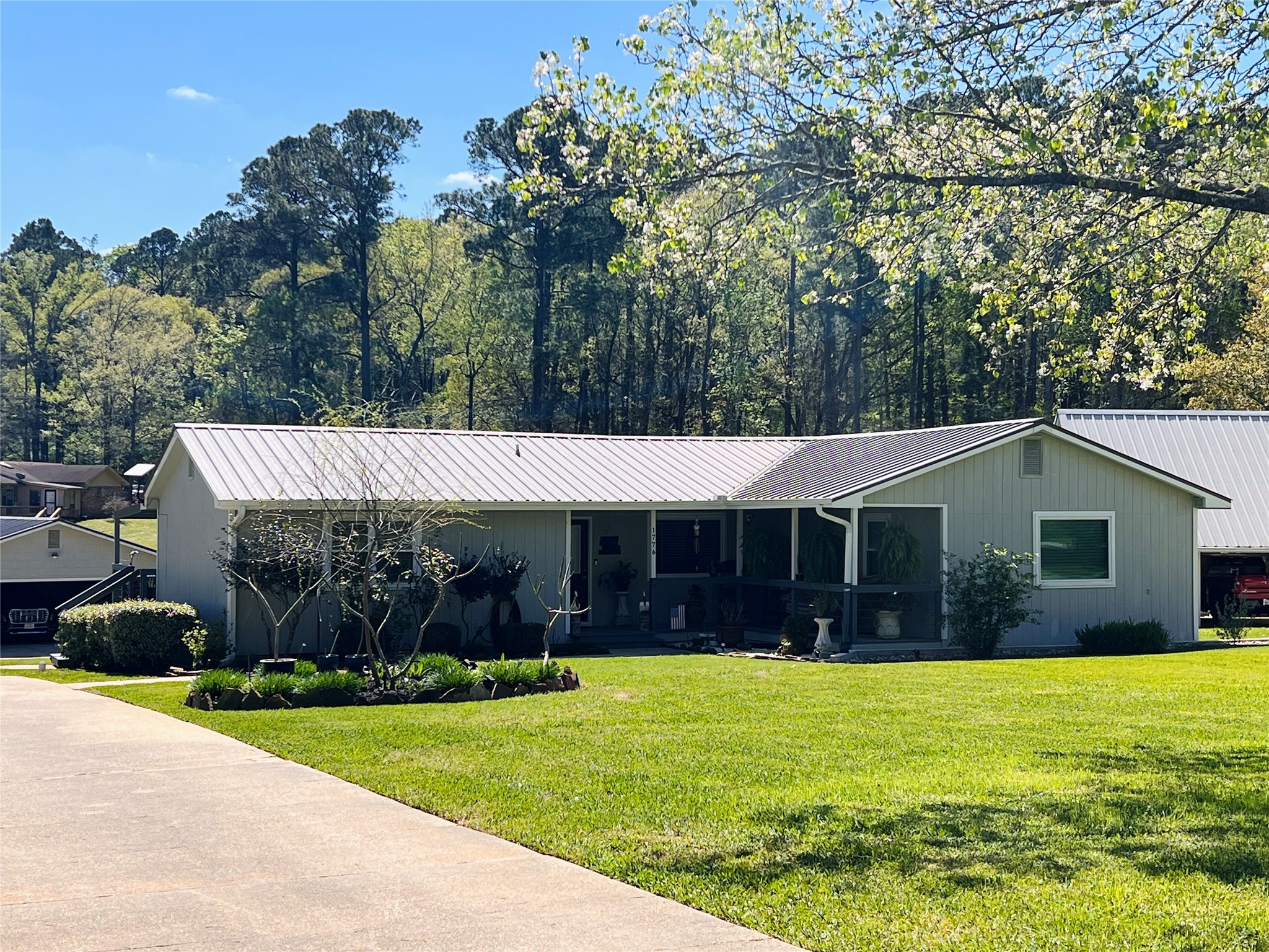 1776 Lakeshore Drive Property Photo 3