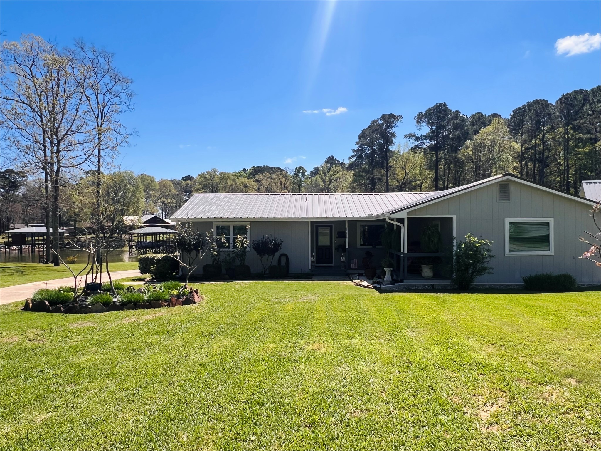1776 Lakeshore Drive Property Photo 4