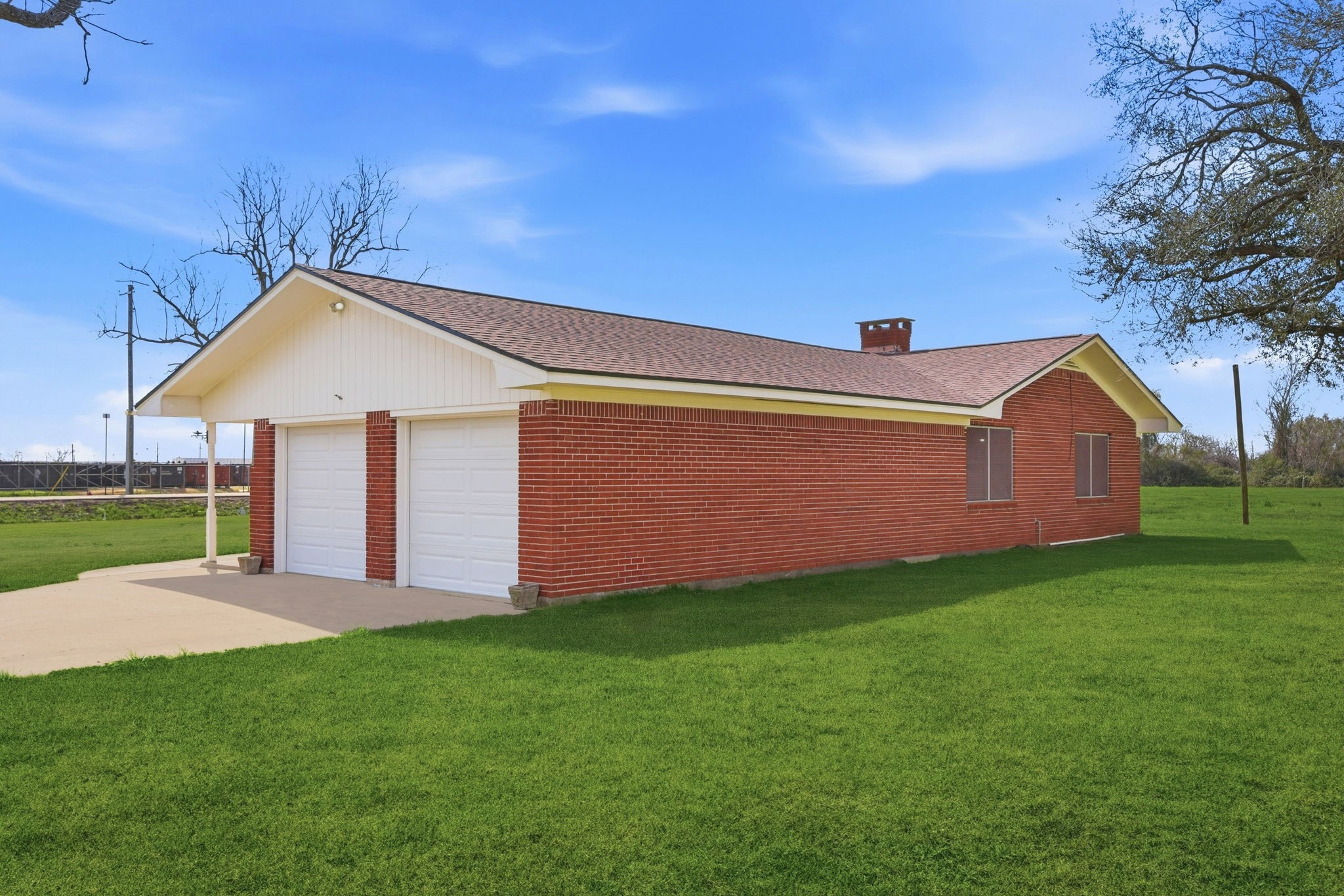1839 W Henderson Rd Property Photo 4