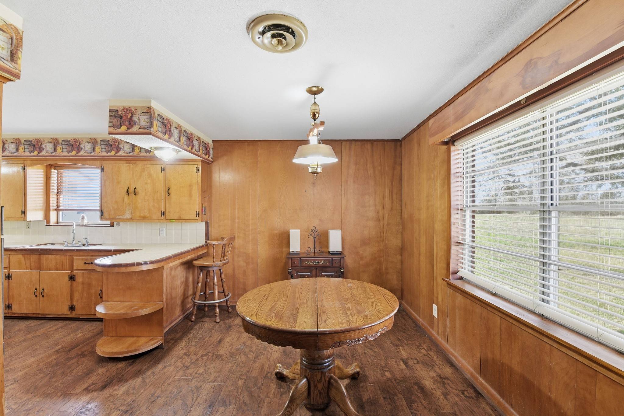 1839 W Henderson Rd Property Photo 9