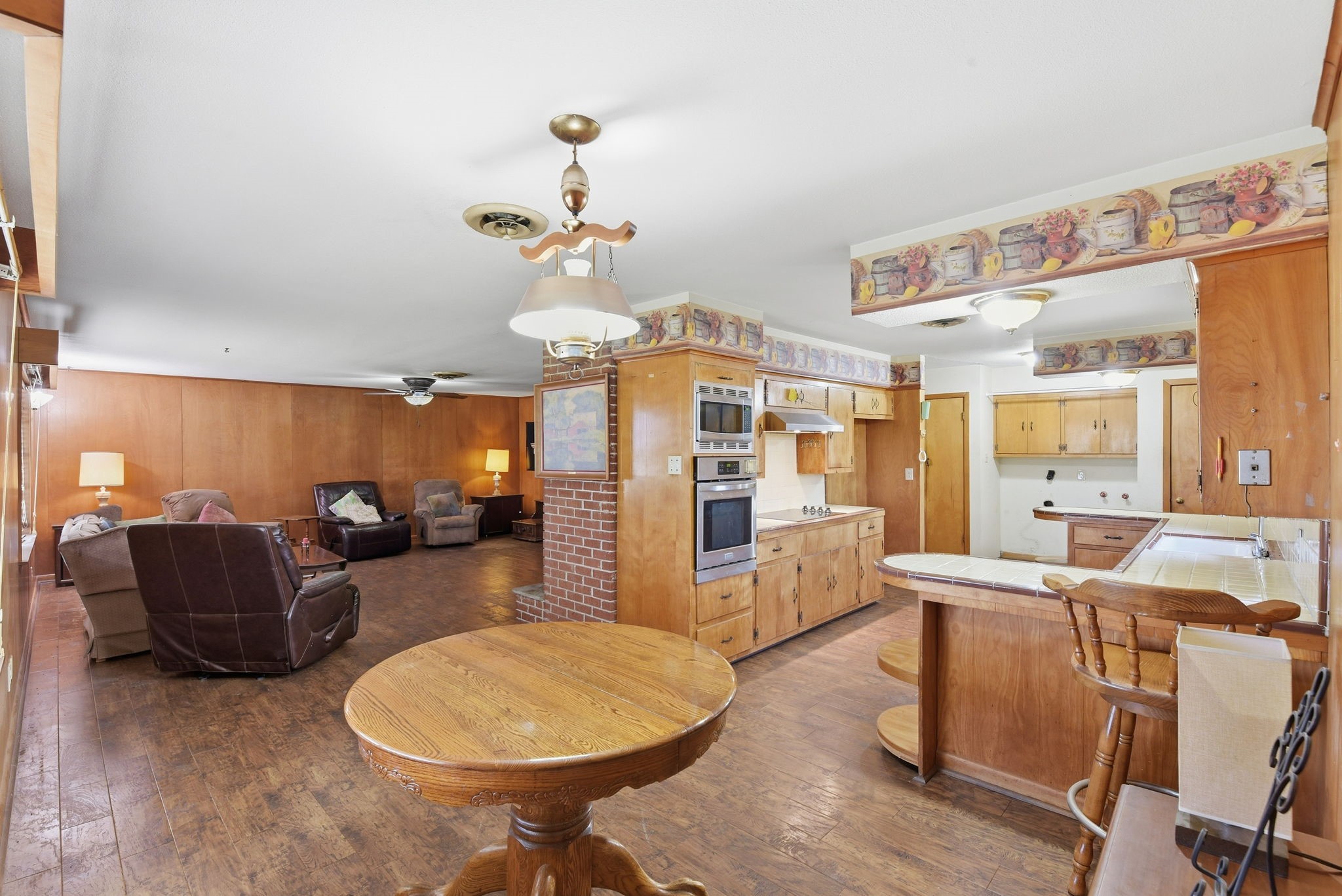 1839 W Henderson Rd Property Photo 10