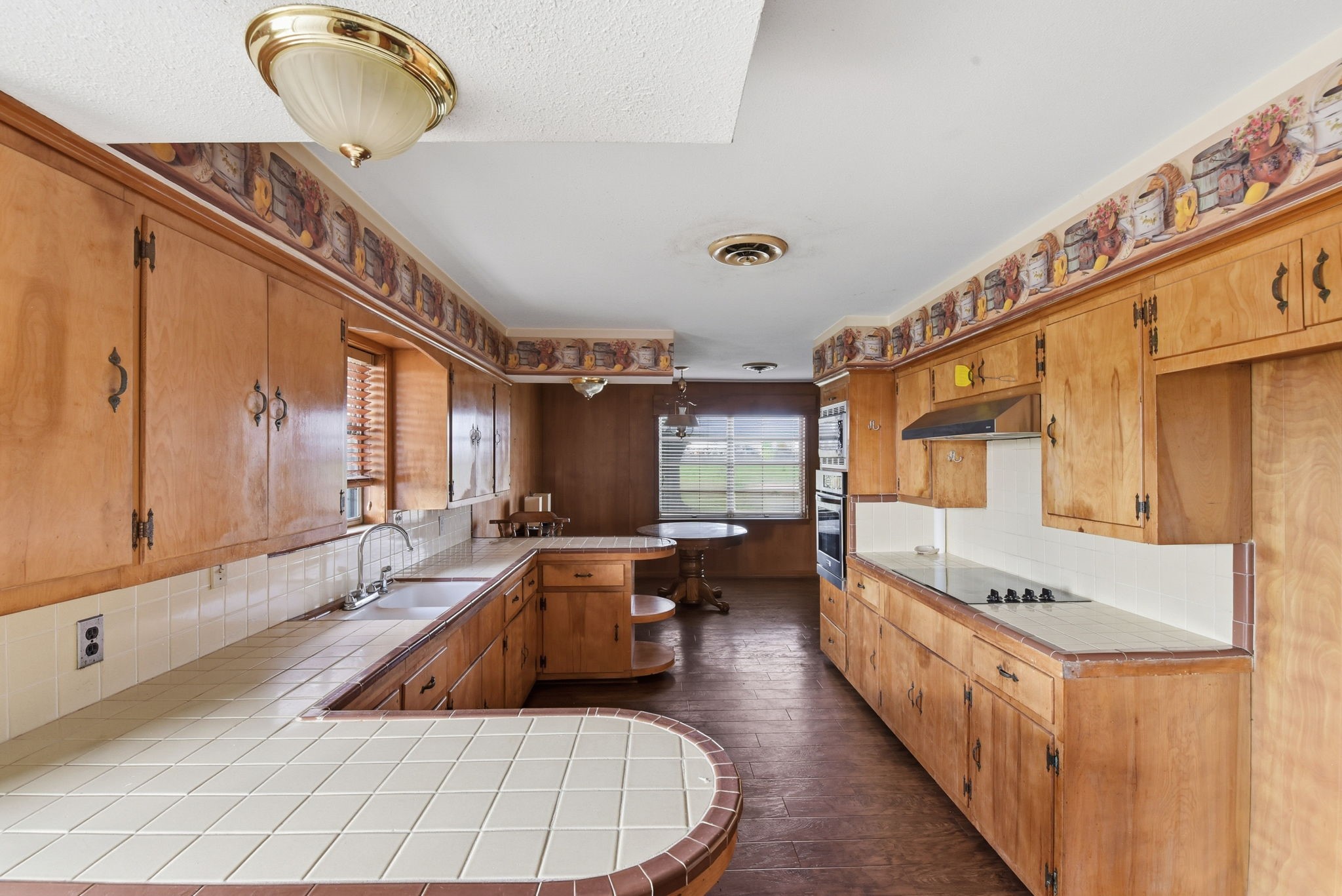 1839 W Henderson Rd Property Photo 11