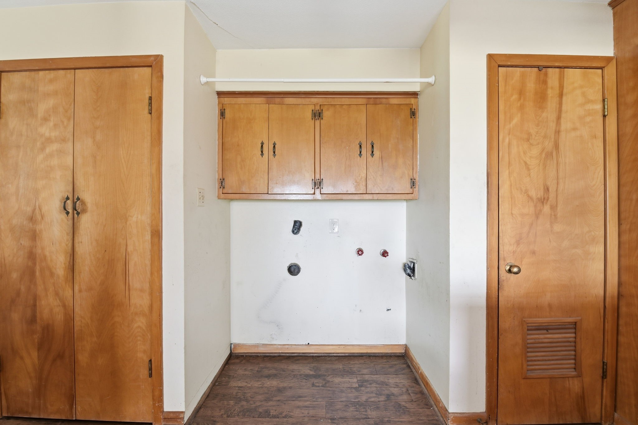 1839 W Henderson Rd Property Photo 14