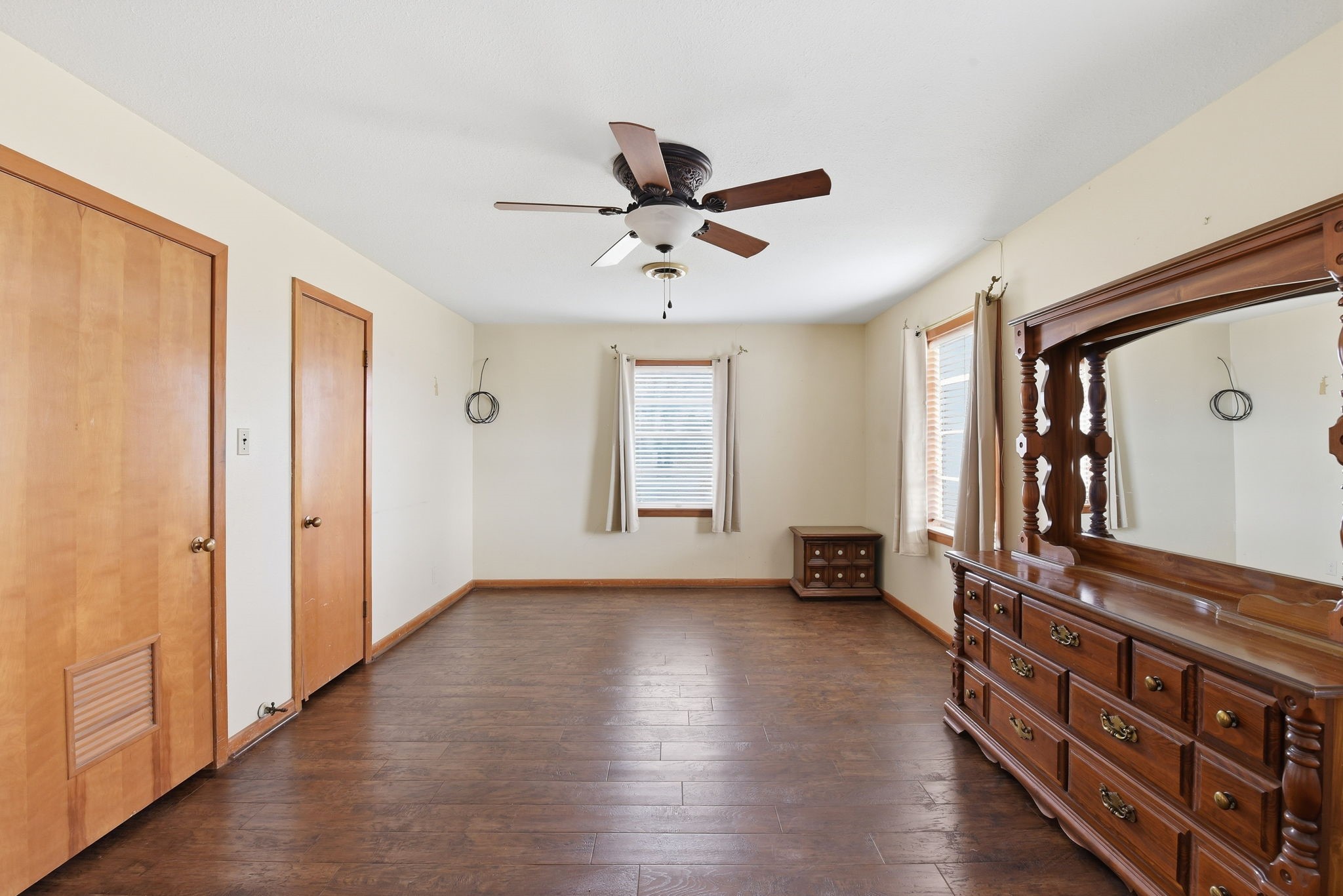 1839 W Henderson Rd Property Photo 18