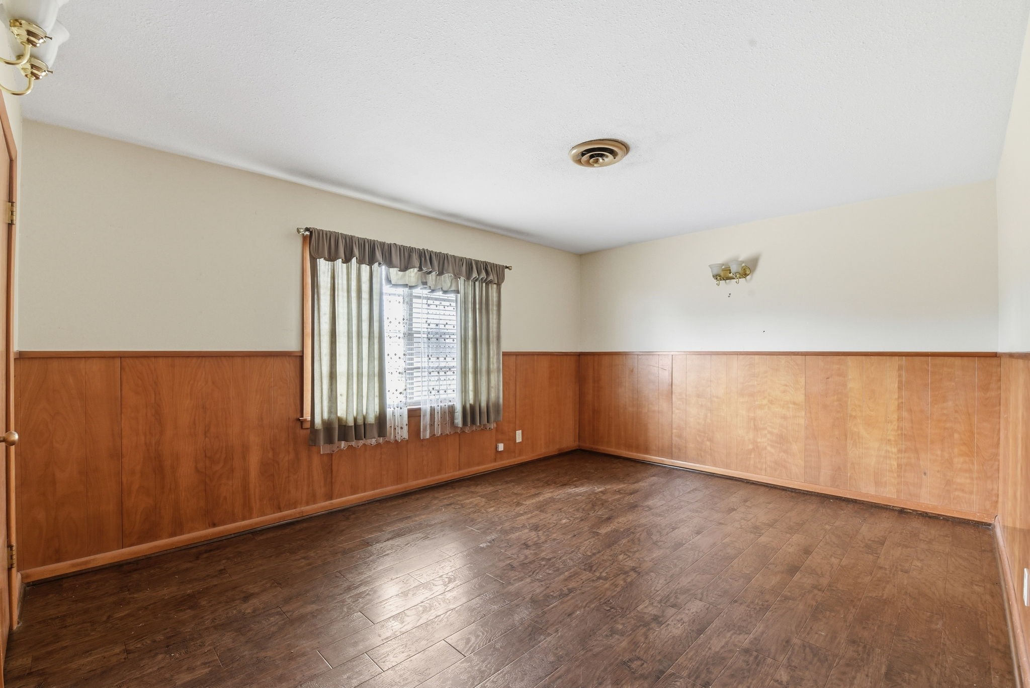 1839 W Henderson Rd Property Photo 21
