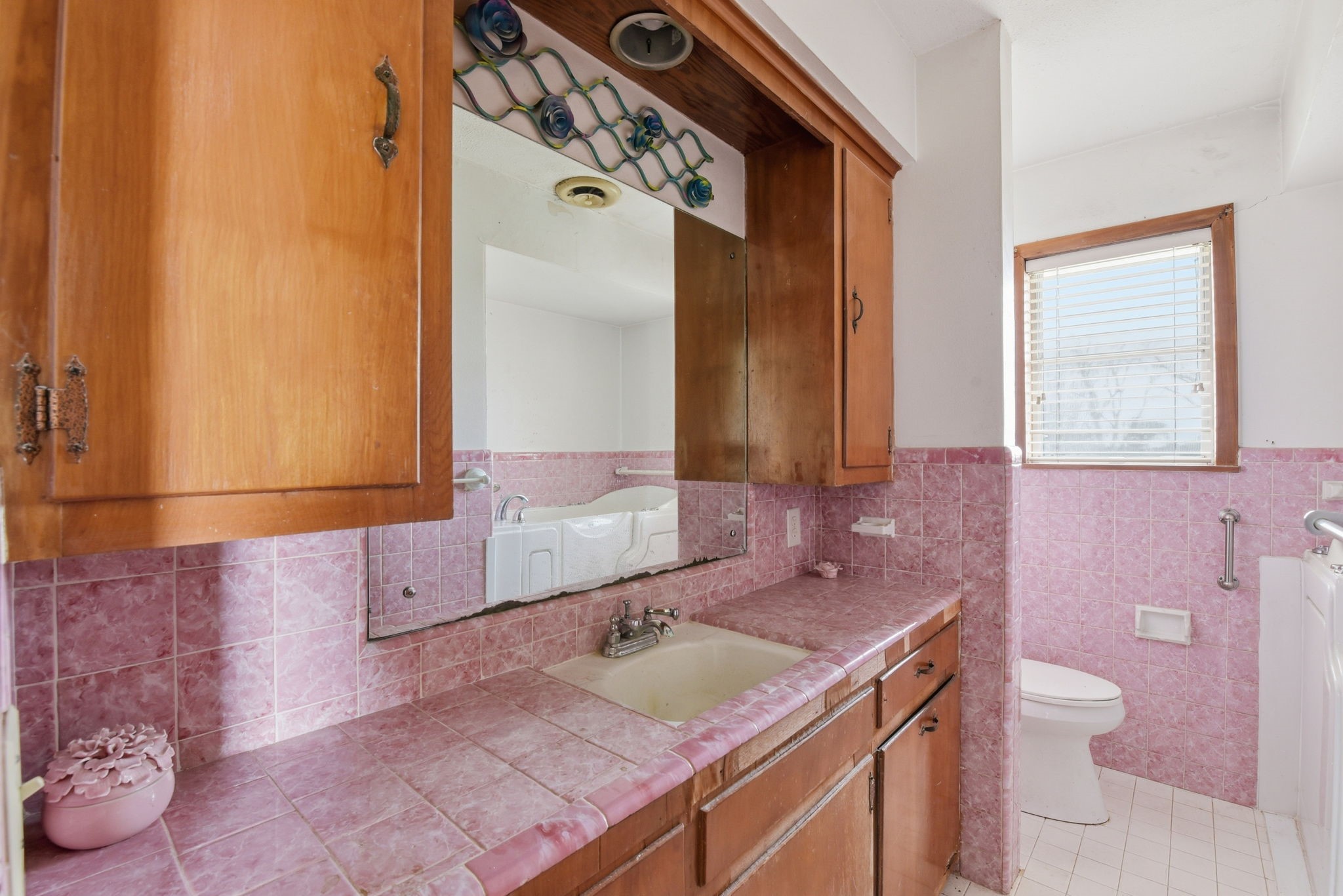1839 W Henderson Rd Property Photo 23