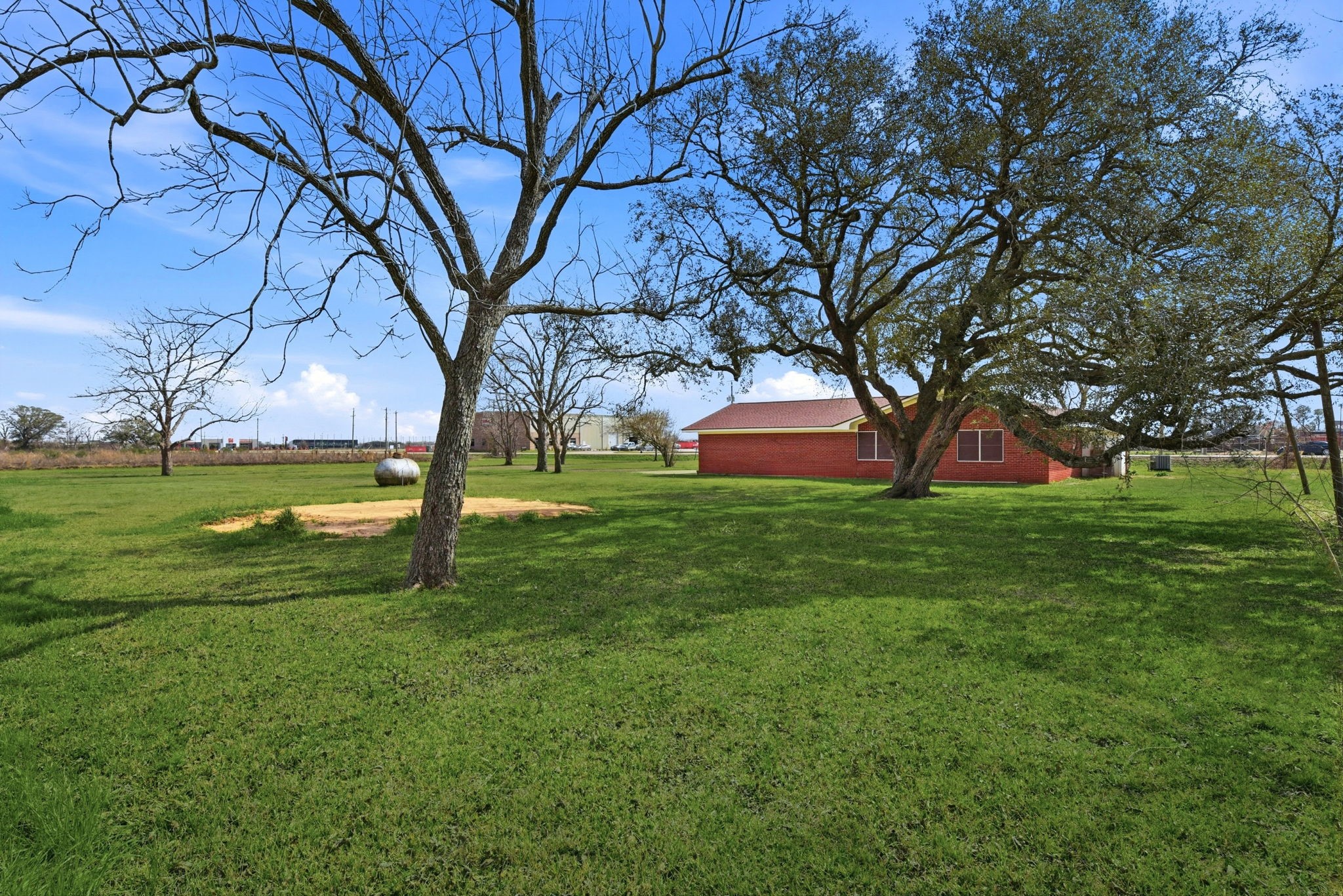 1839 W Henderson Rd Property Photo 31