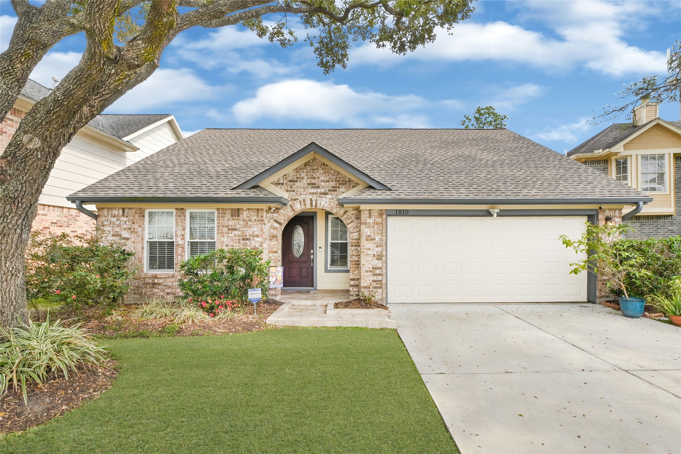 1810 Northcliff Place Property Photo
