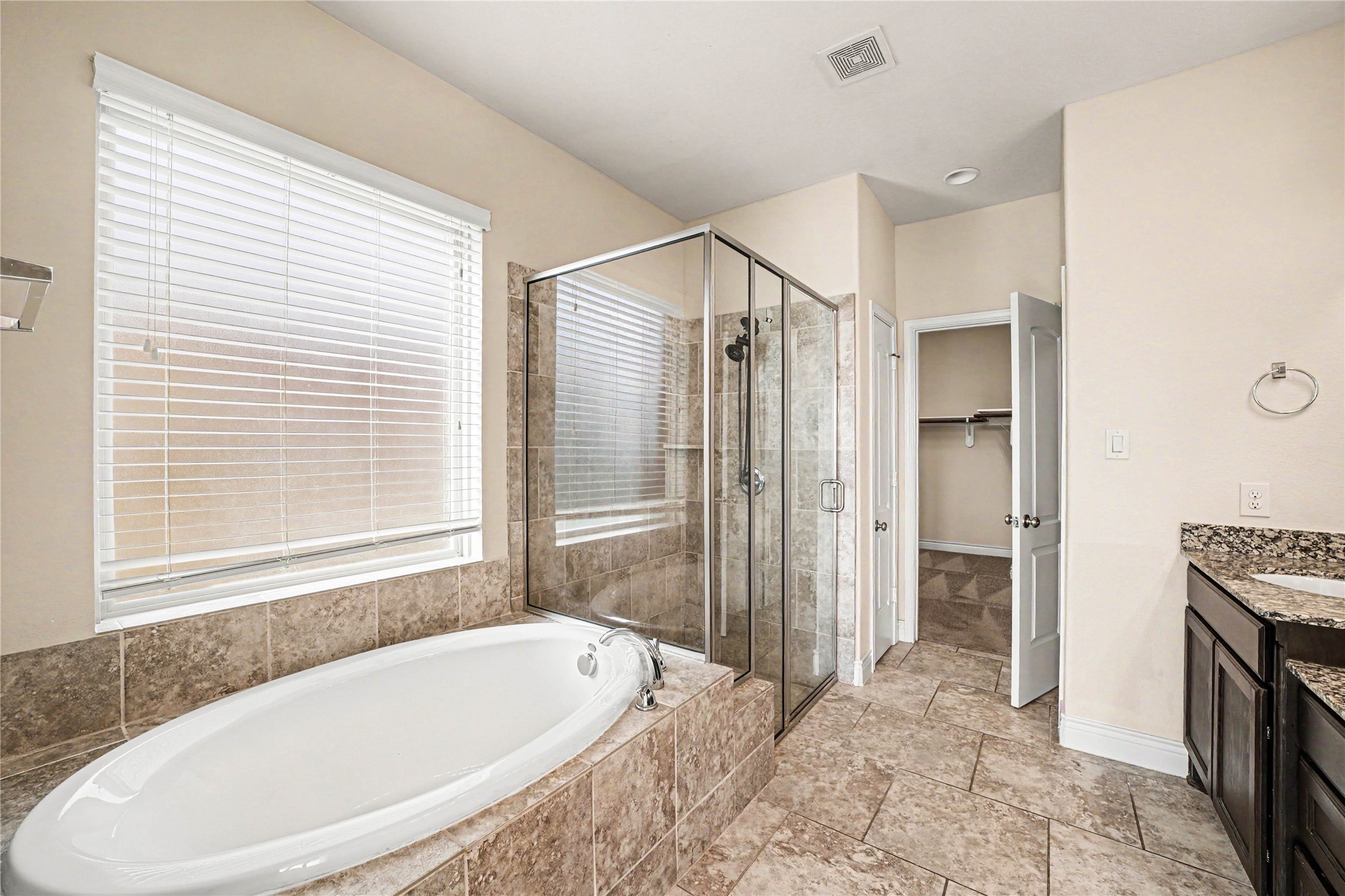 2310 Falcon Brook Drive Property Photo 10