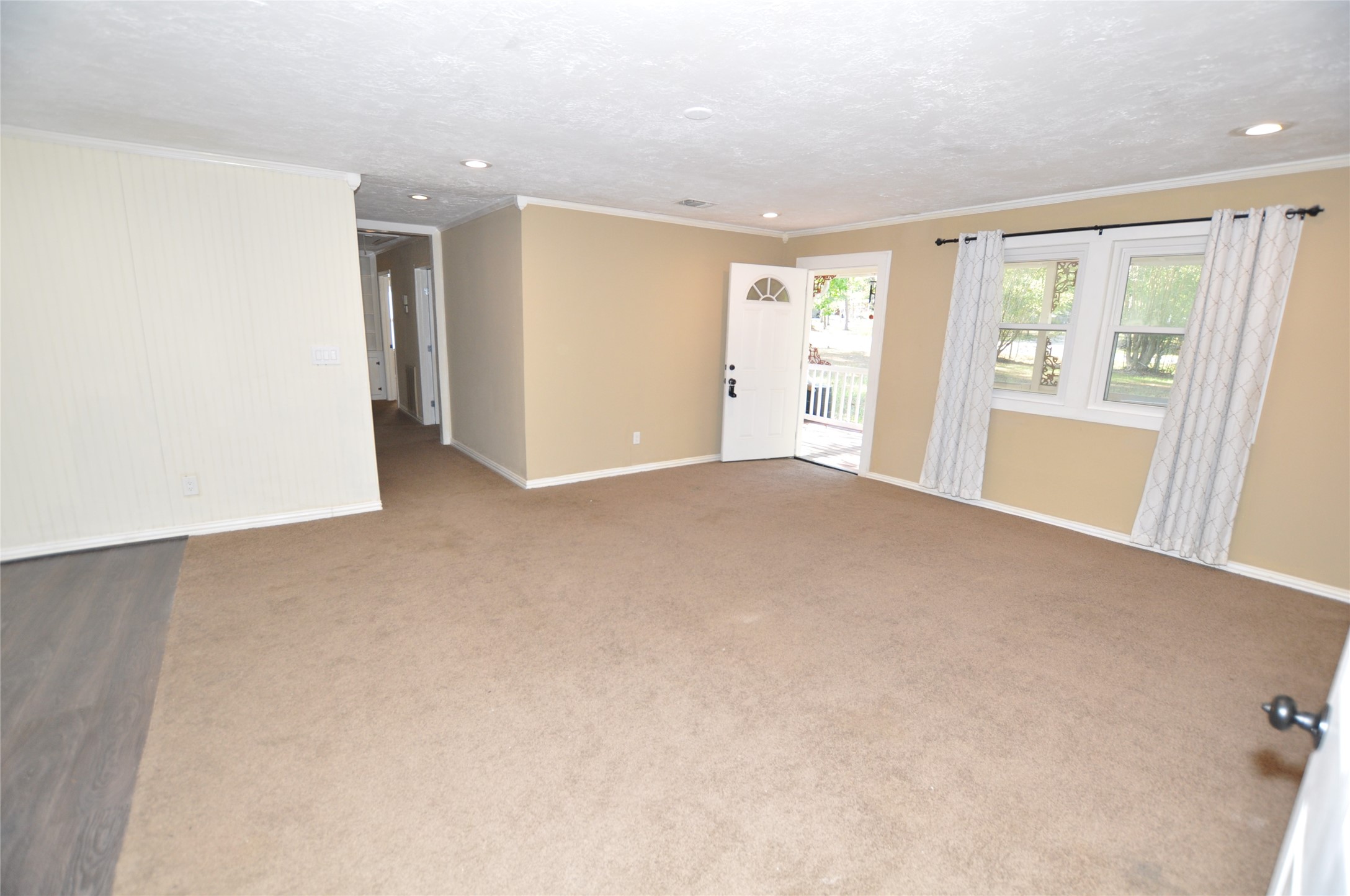 208 Blue Lake Drive Property Photo 11
