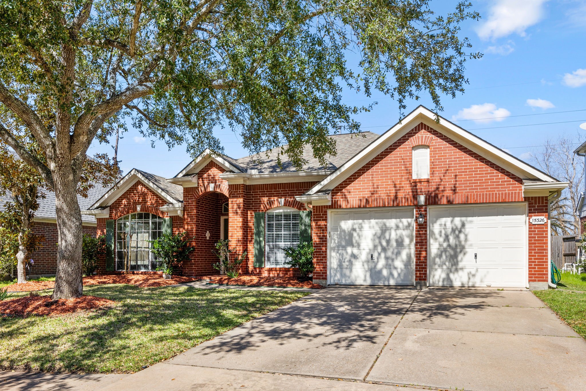 15326 Oak Lake Glen Drive Property Photo 2