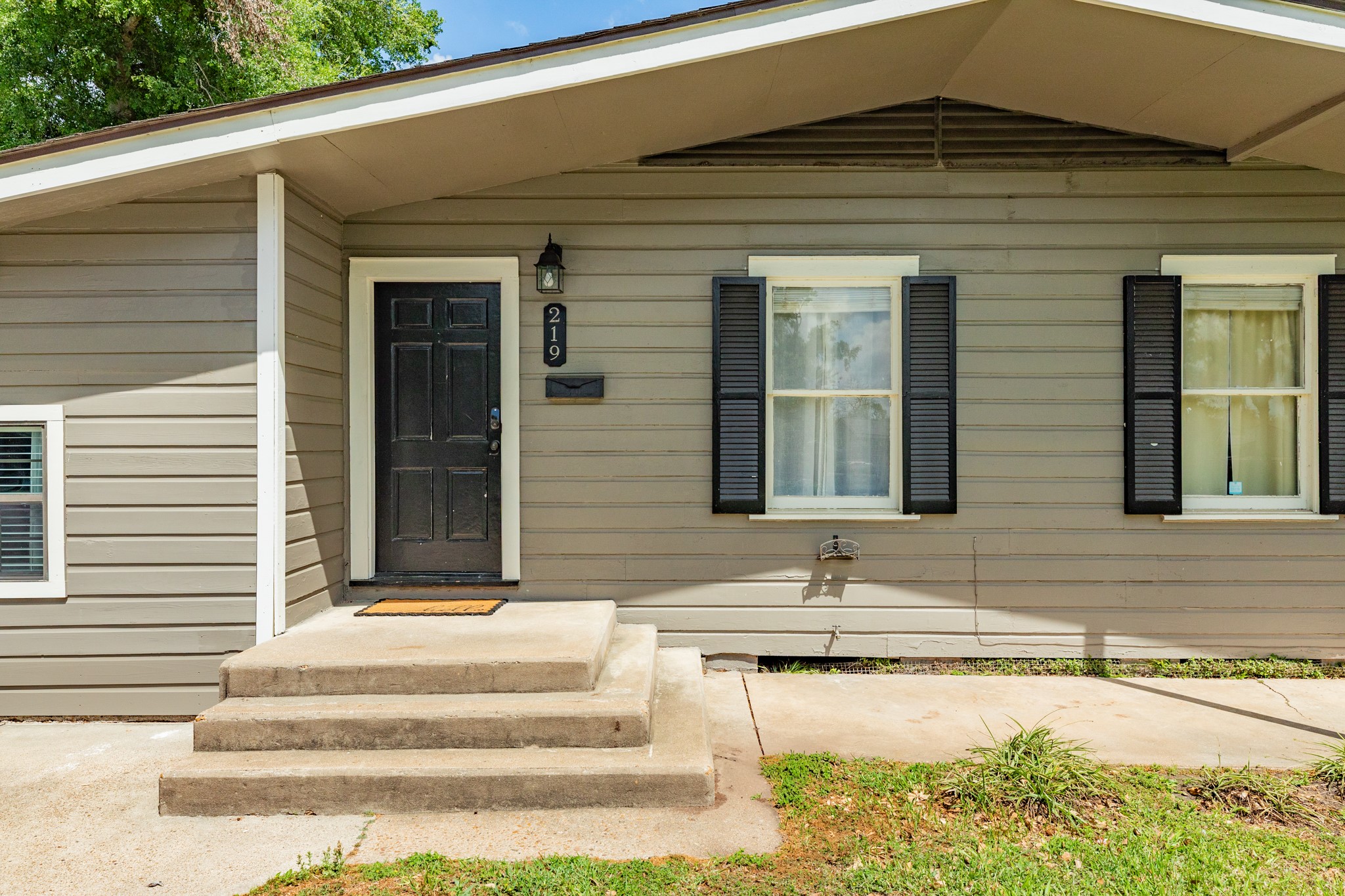 219 Camellia Street Property Photo 5