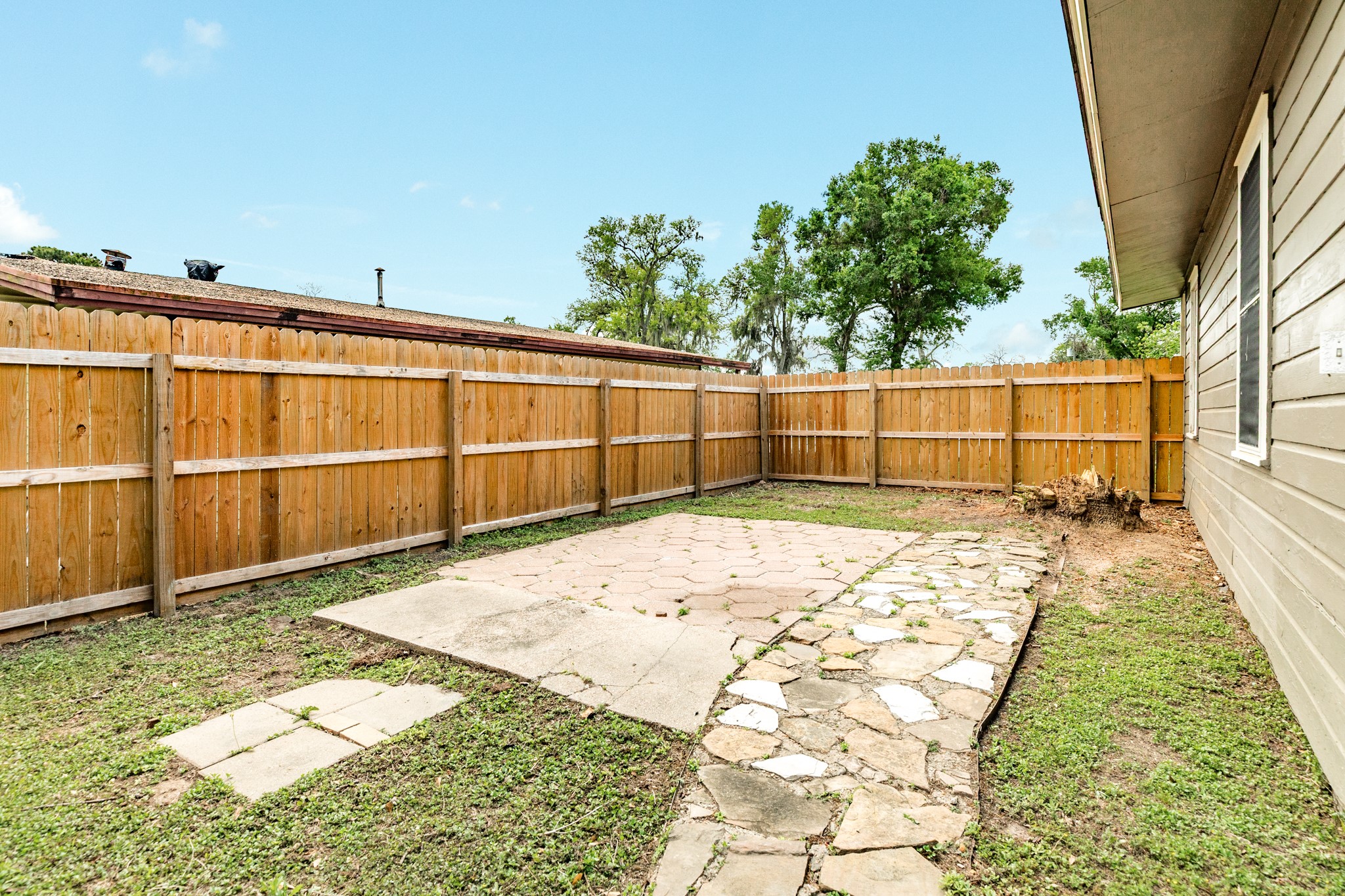 219 Camellia Street Property Photo 22